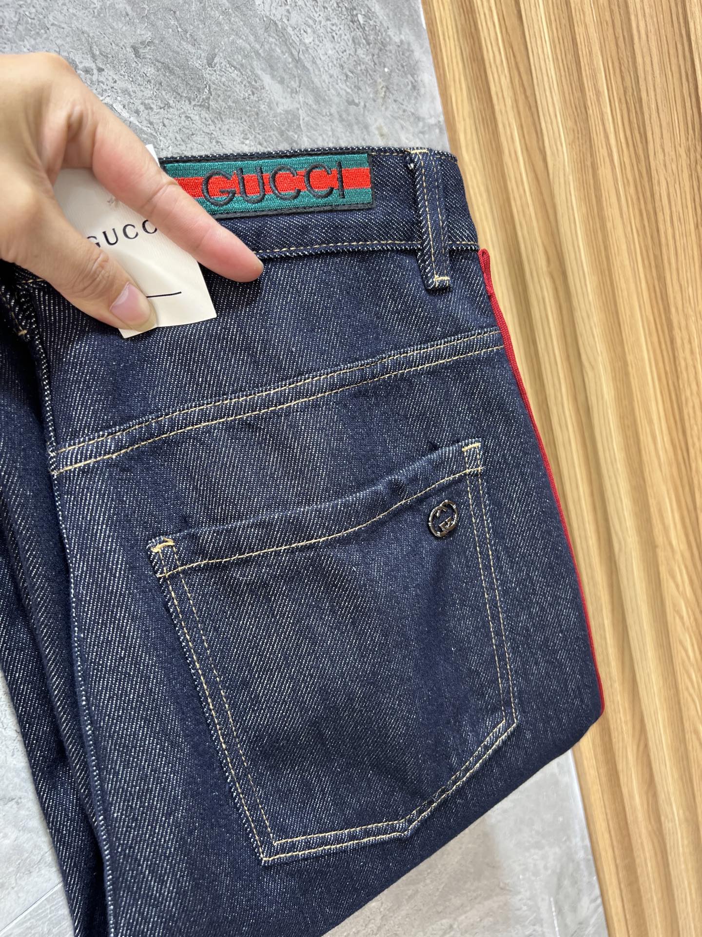 NO:416020,Gucci/Gucci 2025 Spring and Summer New Products, Complete Three Standards, Jeans, Don’t need to introduce too much good products, look at the details, the counter number is 29-38 / 140 upper body 32,,gucci,jeans,alexander wang19860909Gucci/古奇 2025春夏新品 三标齐全 牛仔裤 好货不用过多介绍 看细节 专柜码数29-38 /140上身32码,,gucci,jeans,alexander wang,Men's clothing