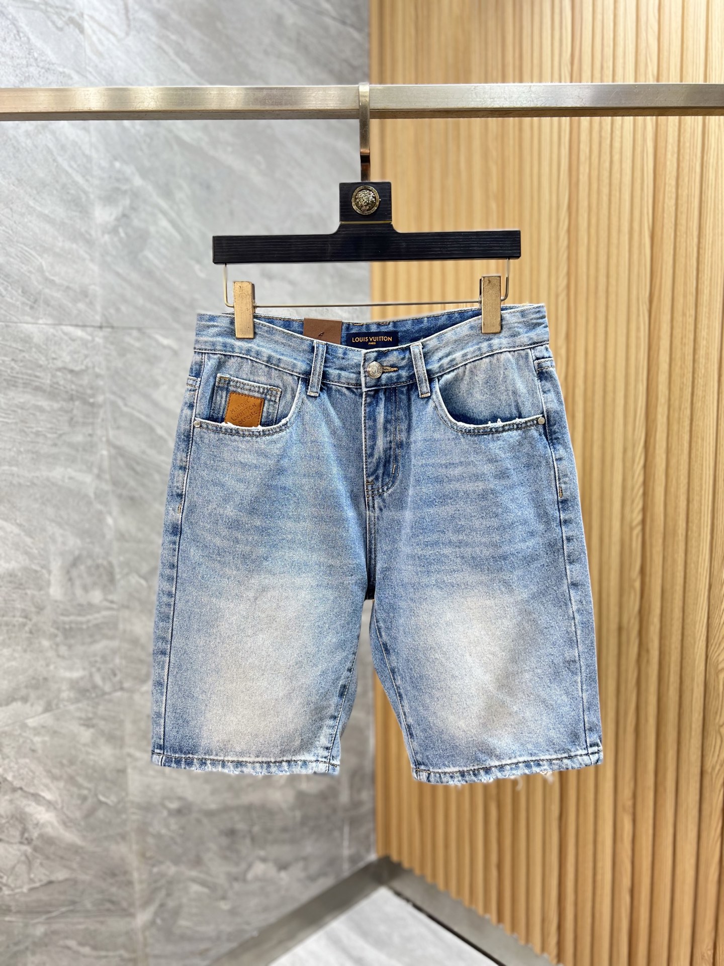 NO:416057,LV/Louis Vuitton 2025 Spring and Summer New Products, Complete Three Standards, Jeans, Good Products, Don’t need to introduce too much, look at the details, Counter codes 29-38 / 140 upper body 32,,louis vuitton,louis vuitton,jeans,alexander wang19860909LV/路易威登 2025春夏新品 三标齐全 牛仔裤 好货不用过多介绍 看细节 专柜码数29-38 /140上身32码,,louis vuitton,louis vuitton,jeans,alexander wang,Men's clothing