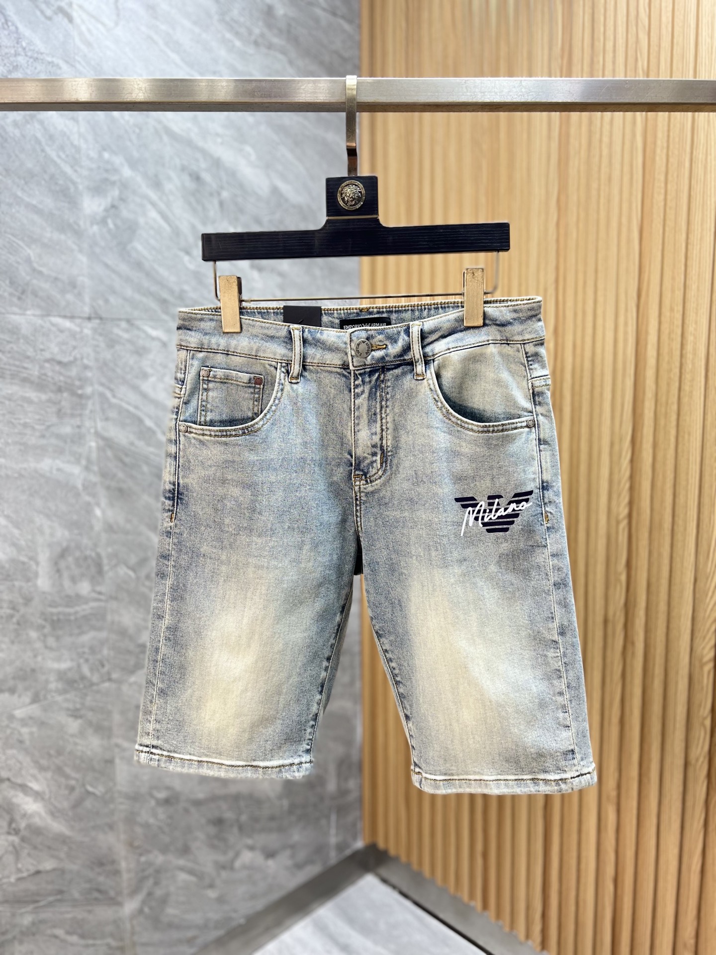 NO:416072,Armani/Armani 2025 spring and summer new products, complete three standards, jeans, good products, don't need to be introduced too much, look at the details, counter number 29-38 / 140 upper body 32,,armani,armani,jeans,alexander wang19860909Armani/阿玛尼 2025春夏新品 三标齐全 牛仔裤 好货不用过多介绍 看细节 专柜码数29-38 /140上身32码,,armani,armani,jeans,alexander wang,Men's clothing