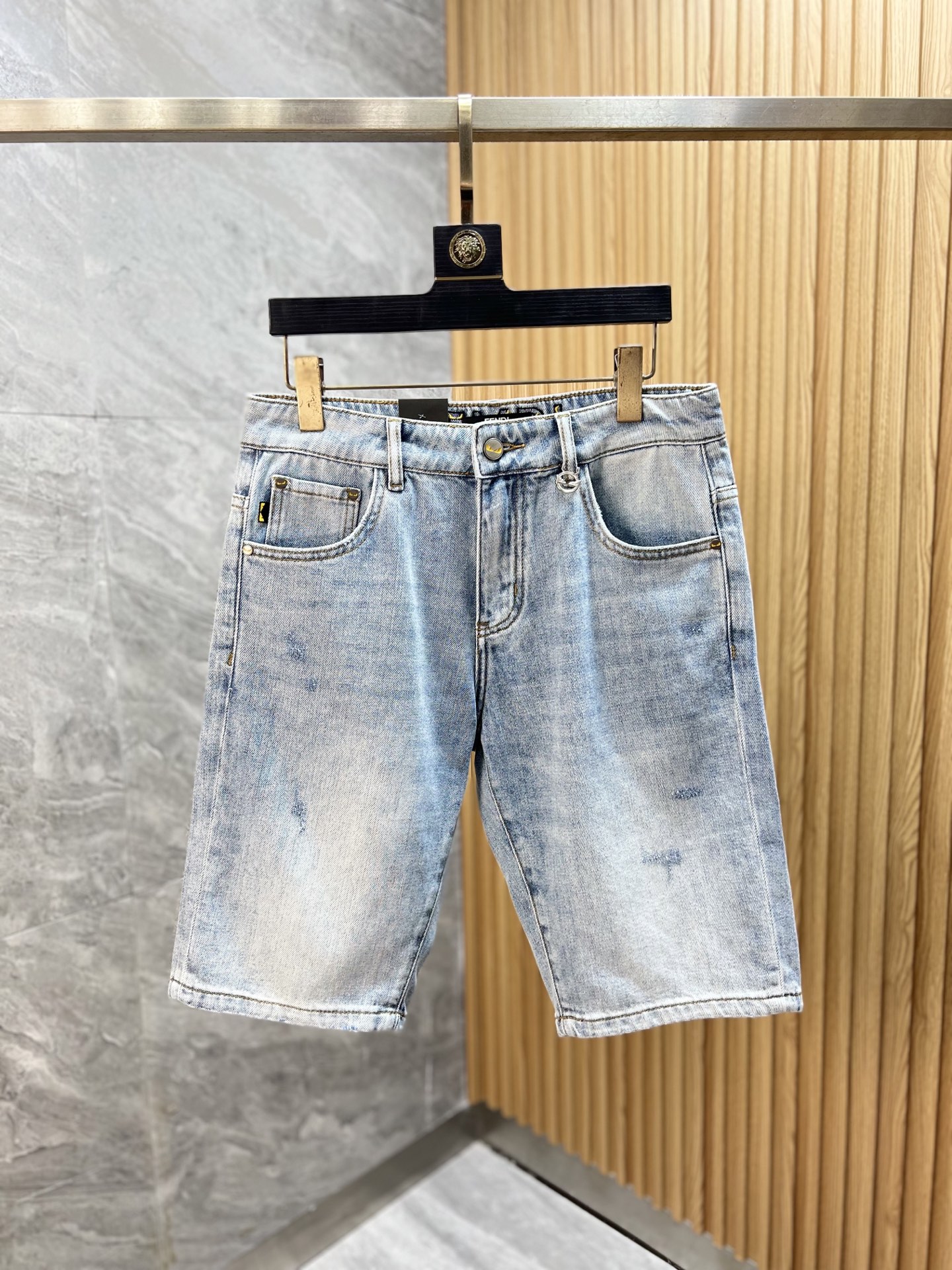 NO:416084,Fendi/Fendi 2025 Spring and Summer New Products, Complete Three Standards, Jeans, Don’t need to introduce too much good products, look at the details, the counter number is 29-38 / 140 upper body 32,,fendi,fendi,jeans,alexander wang19860909Fendi/芬迪 2025春夏新品 三标齐全 牛仔裤 好货不用过多介绍 看细节 专柜码数29-38 /140上身32码,,fendi,fendi,jeans,alexander wang,Men's clothing