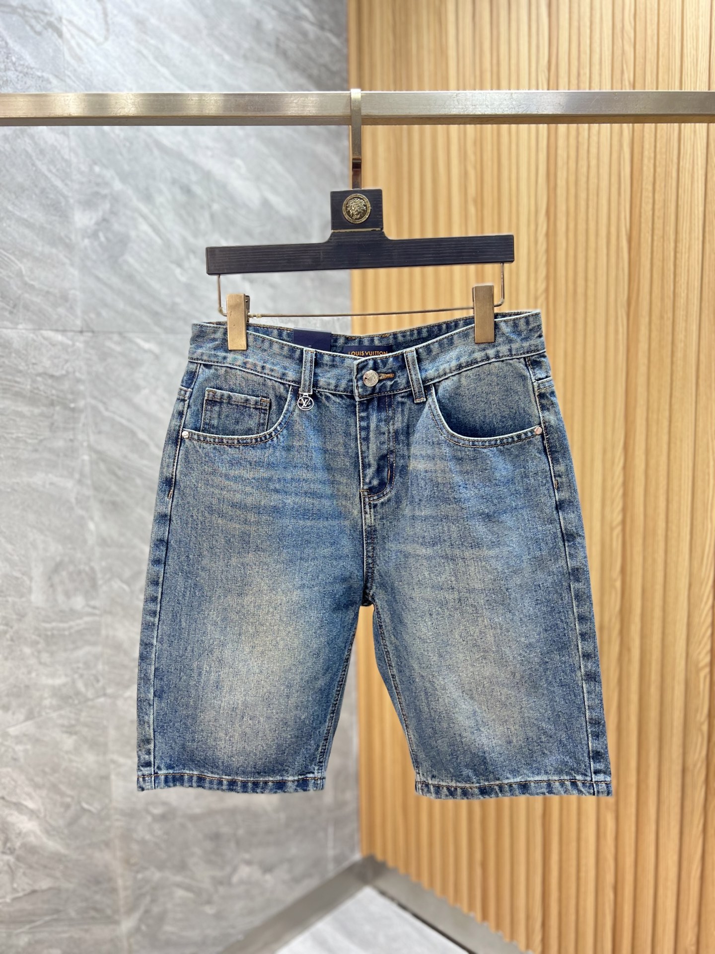 NO:416090,LV/Louis Vuitton 2025 Spring and Summer New Products, Complete Three Standards, Jeans, Good Products, Don’t need to introduce too much, look at the details, Counter codes 29-38 / 140 upper body 32,,louis vuitton,louis vuitton,jeans,alexander wang19860909LV/路易威登 2025春夏新品 三标齐全 牛仔裤 好货不用过多介绍 看细节 专柜码数29-38 /140上身32码,,louis vuitton,louis vuitton,jeans,alexander wang,Men's clothing