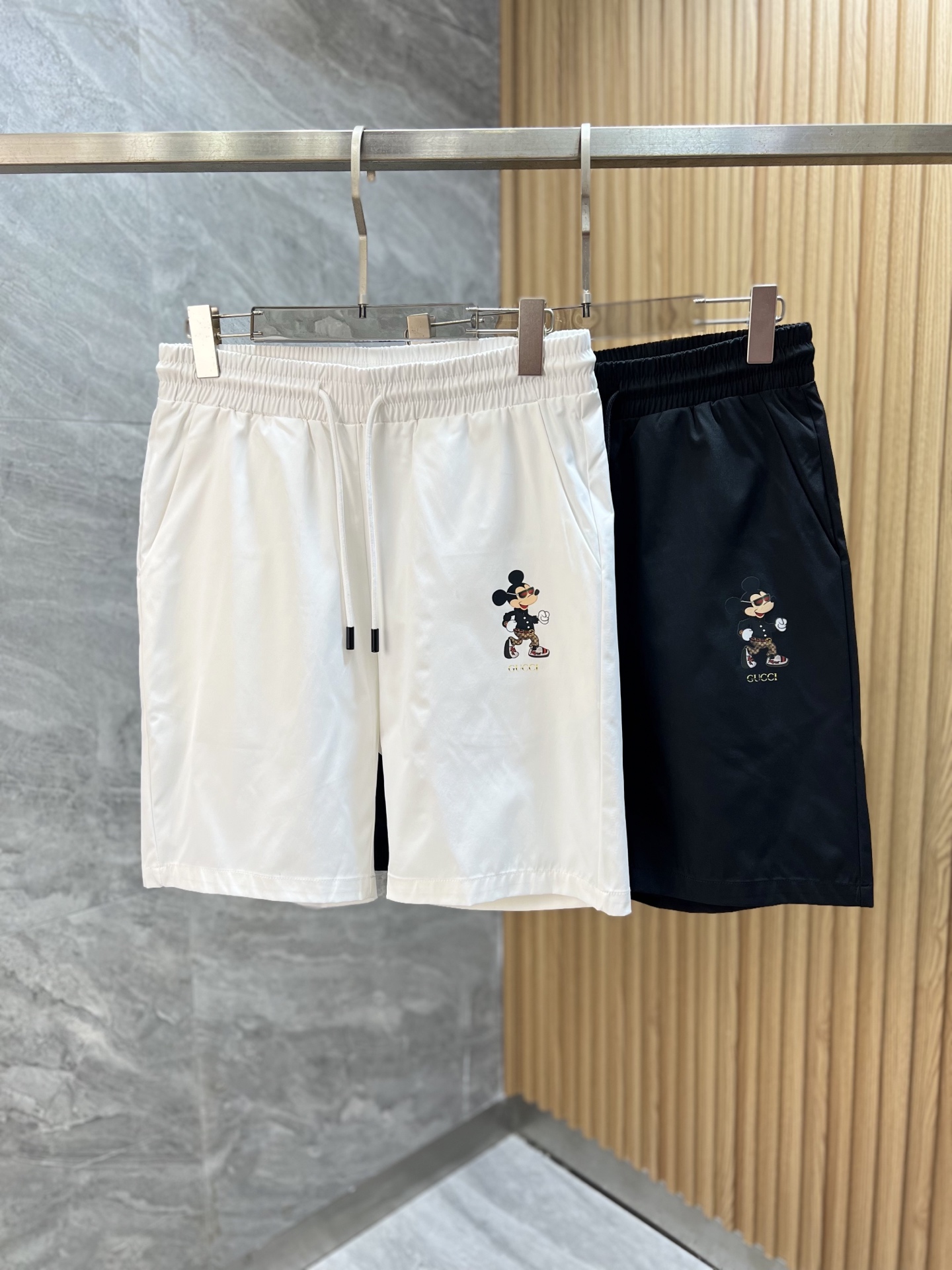NO:416052,Gucci/Gucci 2025 spring and summer new product, complete three-standard five-point shorts, good products don’t need to be introduced too much, look at the details, counter number M-XXXL 175/140 upper body suggestions L, gucci, shorts, alexander wang19860909Gucci/古奇 2025春夏新品 三标齐全 五分短裤 好货不用过多介绍 看细节 专柜码数M-XXXL 175/140上身建议L,,gucci,shorts,alexander wang,Men's clothing