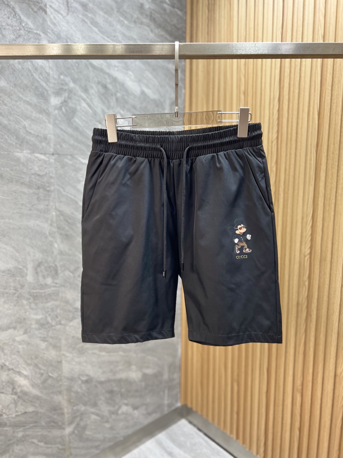 NO:426418,Gucci/Gucci 2025 spring and summer new product, complete three-standard five-point shorts, good products don’t need to be introduced too much, look at the details, counter number M-XXXL 175/140 upper body suggestions L, gucci, shorts, alexander wang19860909Gucci/古奇 2025春夏新品 三标齐全 五分短裤 好货不用过多介绍 看细节 专柜码数M-XXXL 175/140上身建议L,,gucci,shorts,alexander wang,Men's clothing