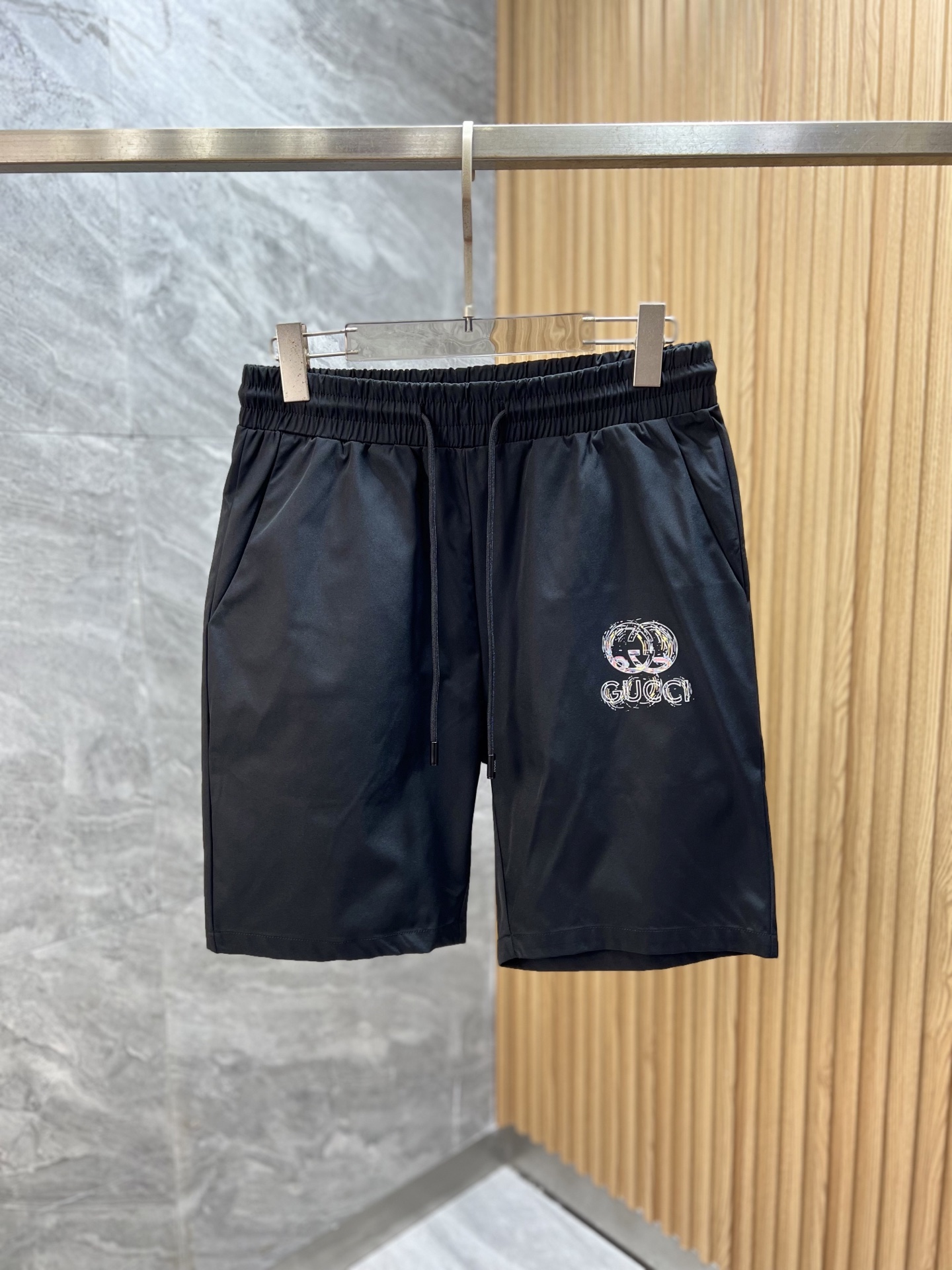 NO:426408,Gucci/Gucci 2025 spring and summer new product, complete three-standard five-point shorts, good products don’t need to be introduced too much, look at the details, counter number M-XXXL 175/140 upper body suggestions L, gucci, shorts, alexander wang19860909Gucci/古奇 2025春夏新品 三标齐全 五分短裤 好货不用过多介绍 看细节 专柜码数M-XXXL 175/140上身建议L,,gucci,shorts,alexander wang,Men's clothing