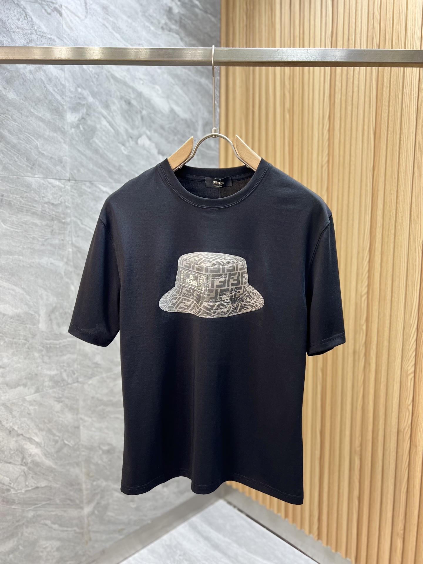 NO:428732,Fendi/Fendi 2025 spring and summer new product, complete three standards, round neck mercerized cotton short-sleeved T-shirt. Don’t need to introduce too much good products. Look at the details. Counter code M-XXXL 175/140 Suggestions, L, fendi, fendi, T-shirt, tees, t-shirt, alexander wang19860909Fendi/芬迪 2025春夏新品 三标齐全 圆领丝光棉短袖T恤 好货不用过多介绍 看细节 专柜码数M-XXXL 175/140建议L,,fendi,fendi,T-shirt,tees，t-shirt,alexander wang,Men's clothing