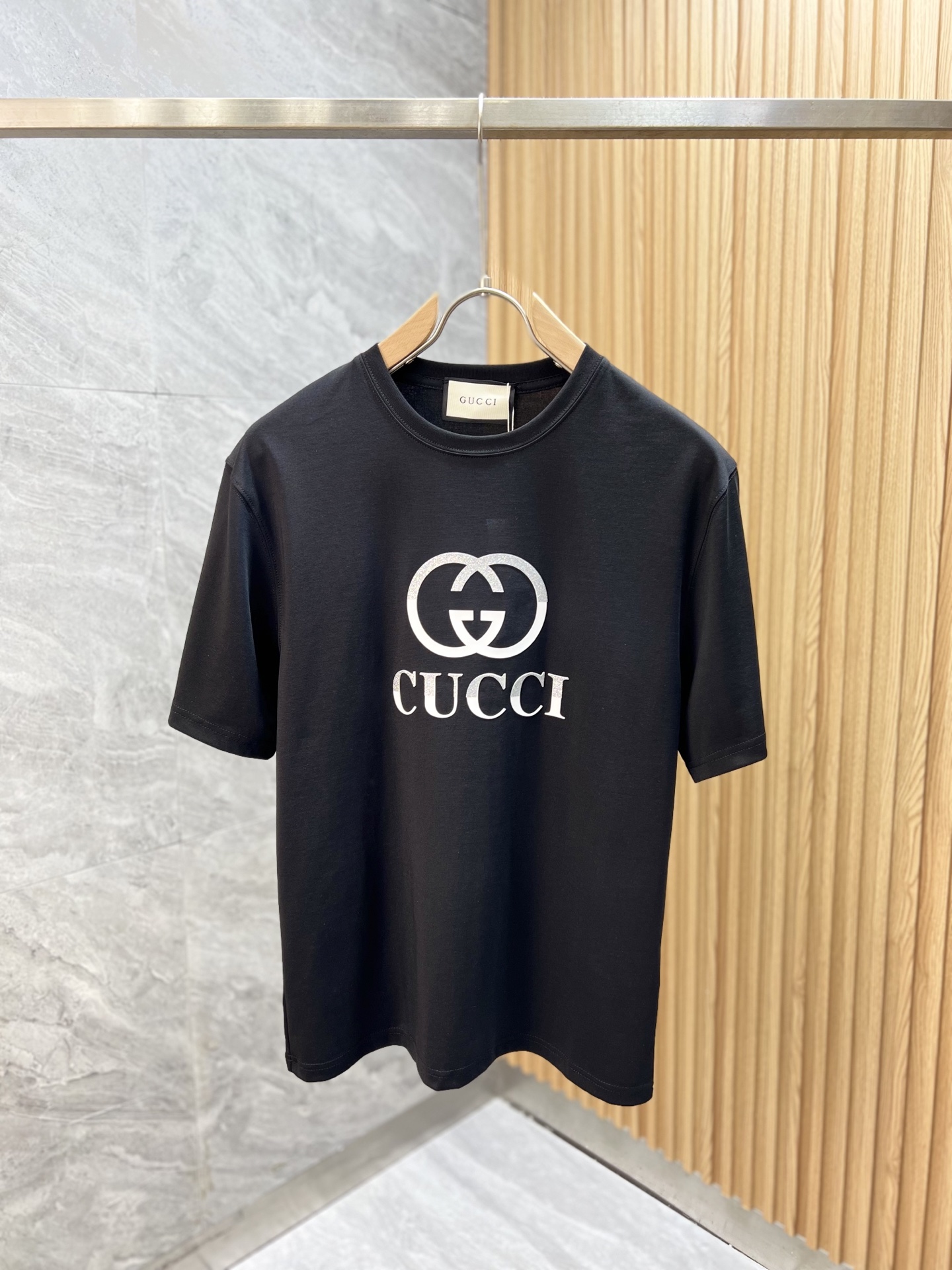 NO:428712,Gucci/Gucci 2025 spring and summer new product, complete three standards, round neck mercerized cotton short-sleeved T-shirt, don’t need to introduce too much good products, look at the details, counter number M-XXXL 175/140 Suggestions,,gucci, T-shirt,tees, t-shirt,alexander wang19860909Gucci/古奇 2025春夏新品 三标齐全 圆领丝光棉短袖T恤 好货不用过多介绍 看细节 专柜码数M-XXXL 175/140建议L,,gucci,T-shirt,tees，t-shirt,alexander wang,Men's clothing