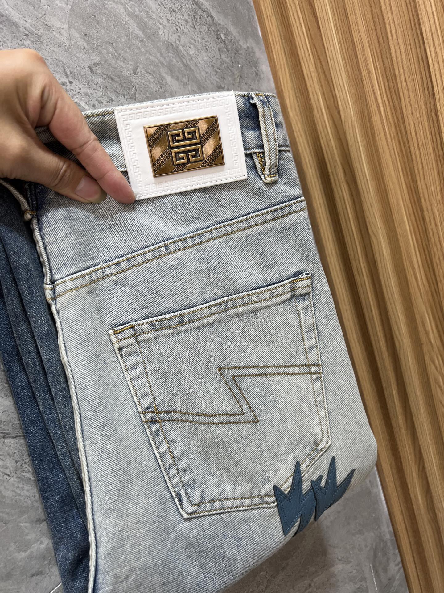 NO:419853,Givenchy 2025 Spring and Summer New Products, Complete Three Standards, Jeans, Don’t need to introduce too much good products, look at the details, the counter number is 29-38 / 140 upper body 32 numbers, given, given, given, given, jeans, alexander wang19860909give/纪梵希 2025春夏新品 三标齐全 牛仔裤 好货不用过多介绍 看细节 专柜码数29-38 /140上身32码,,givenchy,givenchy,jeans,alexander wang,Men's clothing