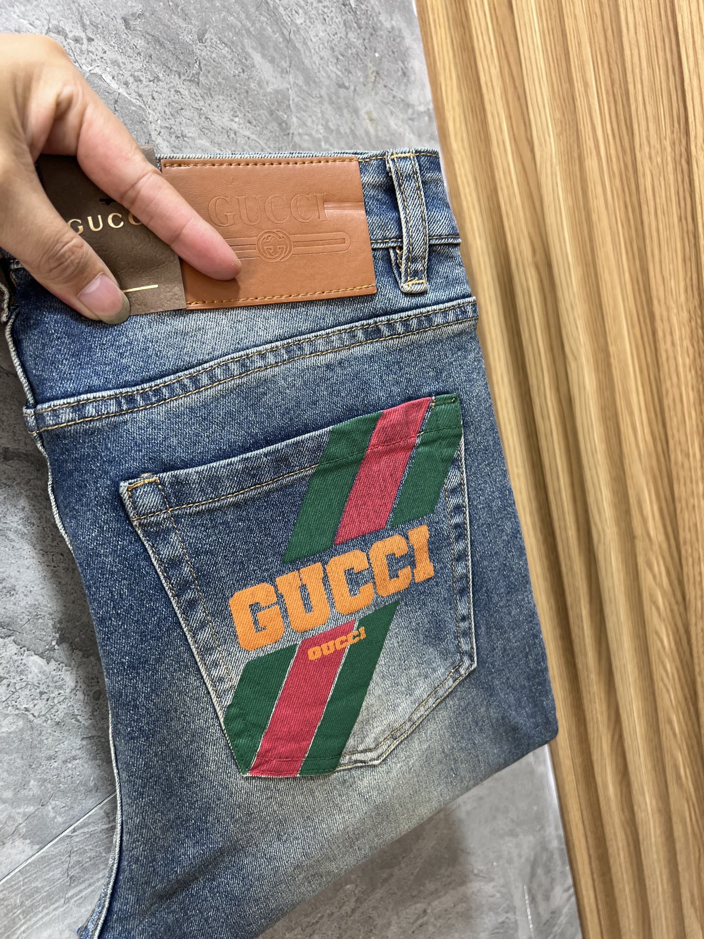 NO:419857,Gucci/Gucci 2025 Spring and Summer New Products, Complete Three Standards, Jeans, Don’t need to introduce too much good products, look at the details, the counter number is 29-38 / 140 upper body 32,,gucci,jeans,alexander wang19860909Gucci/古奇 2025春夏新品 三标齐全 牛仔裤 好货不用过多介绍 看细节 专柜码数29-38 /140上身32码,,gucci,jeans,alexander wang,Men's clothing