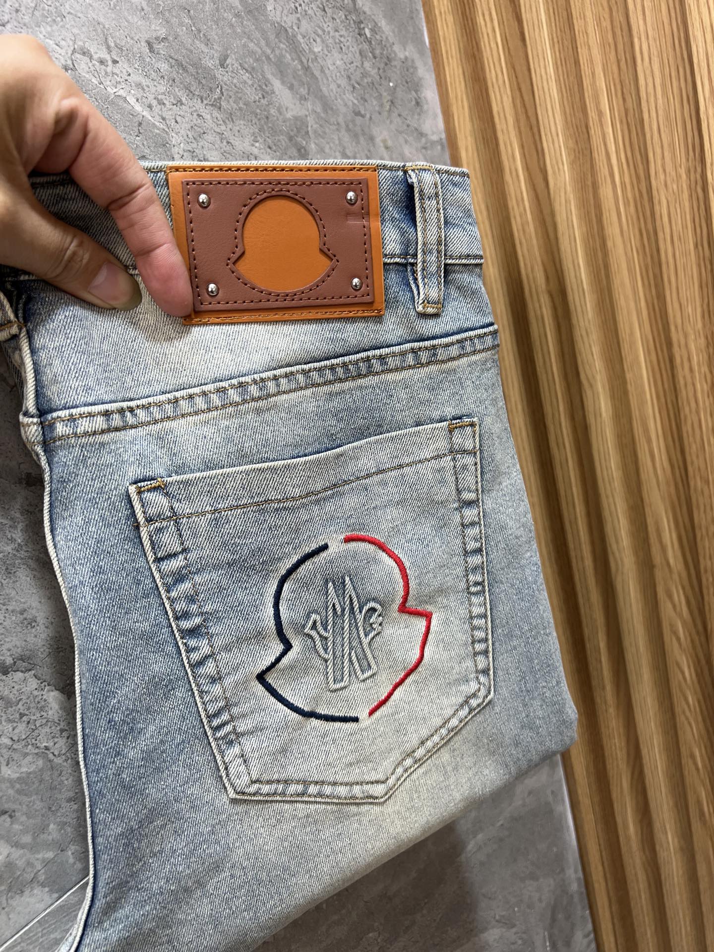 NO:419879,Moncler/家口 2025 spring and summer new product, complete three standards, jeans, good products, don't need to be introduced too much, look at the details, counter number 29-38 / 140 upper body 32,, Moncler, jeans, alexander wang19860909Moncler/蒙口 2025春夏新品 三标齐全 牛仔裤 好货不用过多介绍 看细节 专柜码数29-38 /140上身32码,,Moncler,jeans,alexander wang,Men's clothing