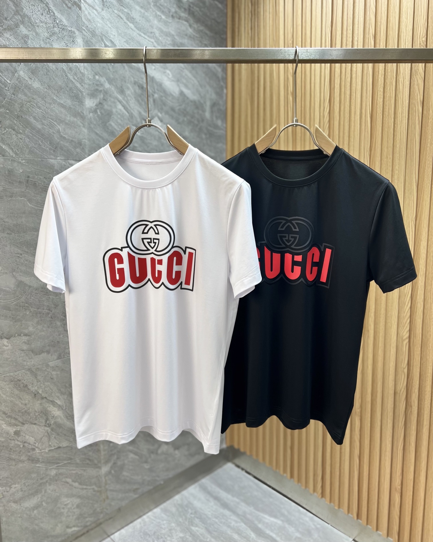 NO:419889,Gucci/Gucci New products for spring and summer 2025 are available in new products, complete three standards, mercerized cotton round neck short-sleeved T-shirt. Don’t need to introduce too much good products. Look at the details. Counter code M-6XL 175/140. XL slim fit style, gucci, T-shirt,tees, t-shirt,alexander wang19860909Gucci/古奇 2025年春夏新品上新 三标齐全 丝光棉圆领短袖T恤 好货不用过多介绍 看细节 专柜码数M-6XL 175/140建议XL 修身版型,,gucci,T-shirt,tees，t-shirt,alexander wang,Men's clothing