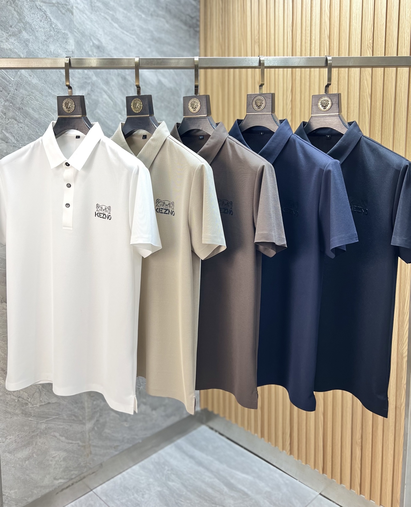 NO:419909,Kenzo 2025 spring and summer new products are available, complete three standards, lapel short-sleeved POLO shirt, good products do not need to be introduced too much, look at the details, counter number M-XXXXL 175/140 Suggestions L,,,,T-shirt,alexander wang19860909Kenzo 2025年春夏新品上新 三标齐全 翻领短袖POLO衫 好货不用过多介绍 看细节 专柜码数M-XXXXL 175/140建议L,,,T-shirt,alexander wang,Men's clothing