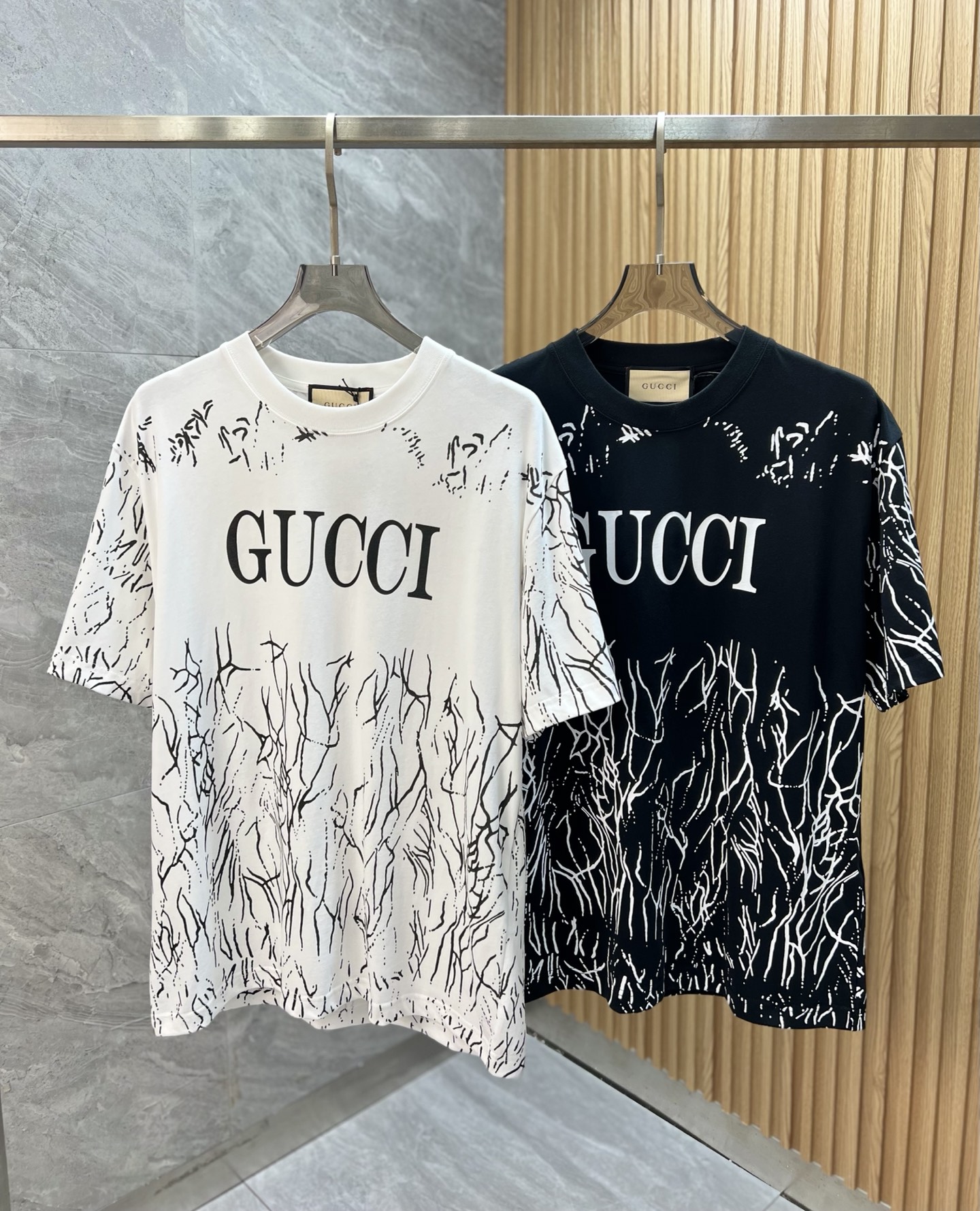 NO:419931,Gucci/Gucci New products for spring and summer 2025 are available in new products, complete three standards, pure cotton round neck short-sleeved T-shirt, no need to introduce too much good products, look at the details, counter code number XS-XL 175/140 Suggestions,,gucci, T-shirt,tees, t-shirt,alexander wang19860909Gucci/古奇 2025年春夏新品上新 三标齐全 纯棉圆领短袖T恤 好货不用过多介绍 看细节 专柜码数XS-XL 175/140建议S,,gucci,T-shirt,tees，t-shirt,alexander wang,Men's clothing