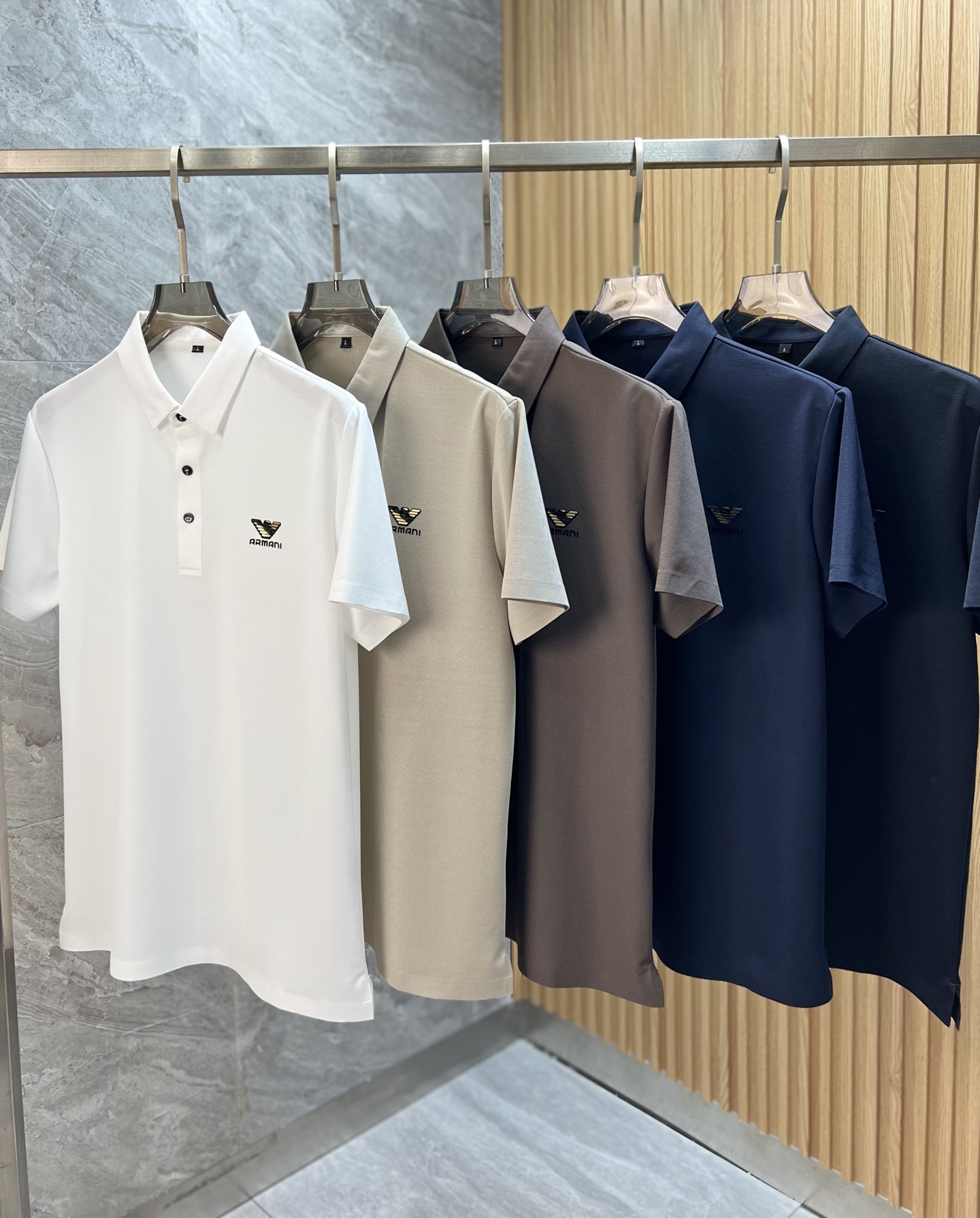 NO:428722,Armani/Armani New products for spring and summer 2025 are available in new products, complete three standards, lapel short-sleeved POLO shirt, good products do not need to be introduced too much, look at the details, counter number M-XXXXL 175/140 Suggestions,,,armani,armani,T-shirt,alexander wang19860909Armani/阿玛尼 2025年春夏新品上新 三标齐全 翻领短袖POLO衫 好货不用过多介绍 看细节 专柜码数M-XXXXL 175/140建议L,,,armani,armani,T-shirt,alexander wang,Men's clothing