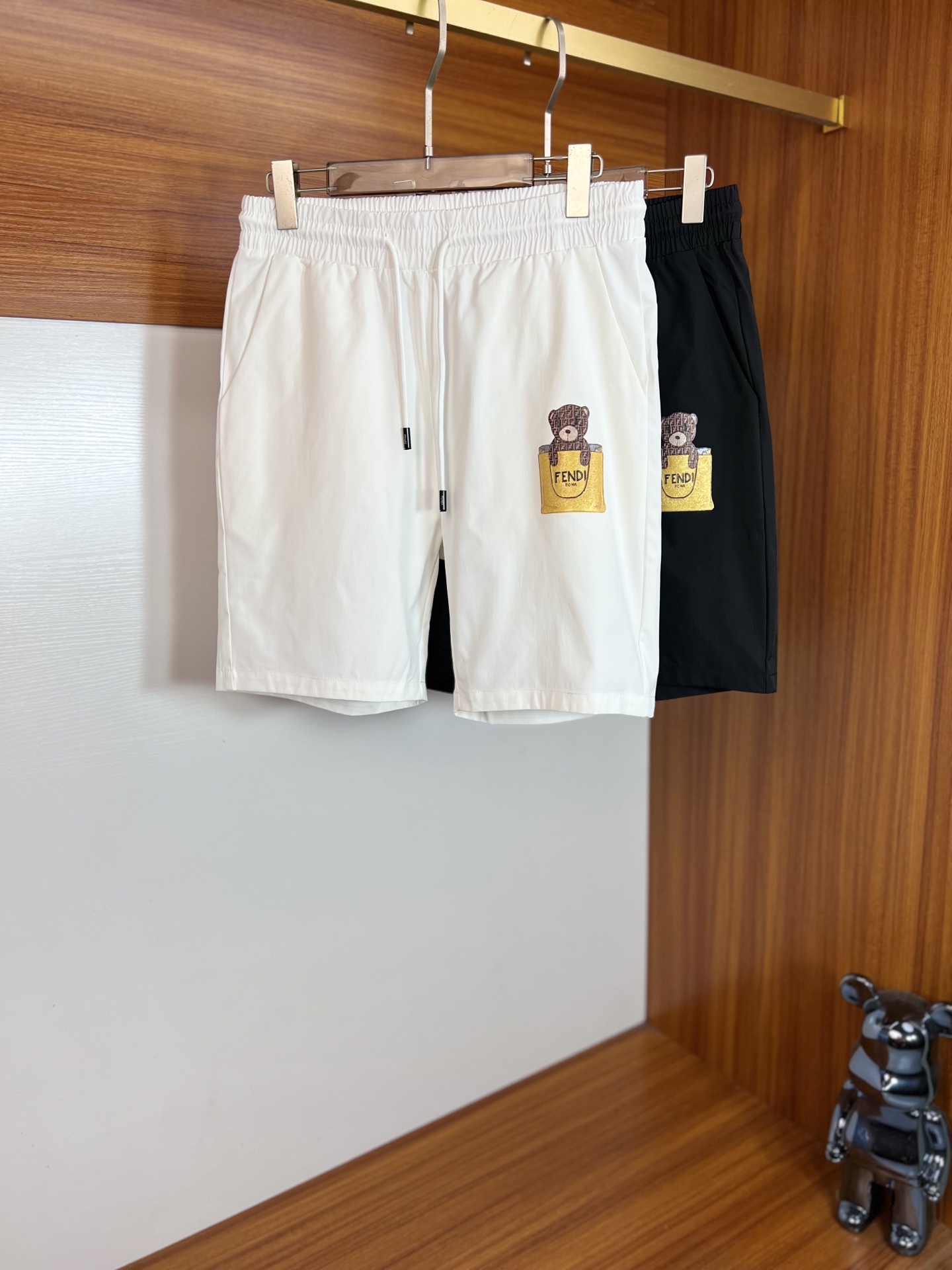 NO:483633,Fendi/Fendi 2025 spring and summer new product, complete three-standard five-point shorts, good products do not need to be introduced too much, look at the details, counter number M-XXXL 175/140 upper body suggestions L,,fendi,fendi, shorts, alexander wang19860909Fendi/芬迪 2025春夏新品 三标齐全 五分短裤 好货不用过多介绍 看细节 专柜码数M-XXXL 175/140上身建议L,,fendi,fendi,shorts,alexander wang,Men's clothing