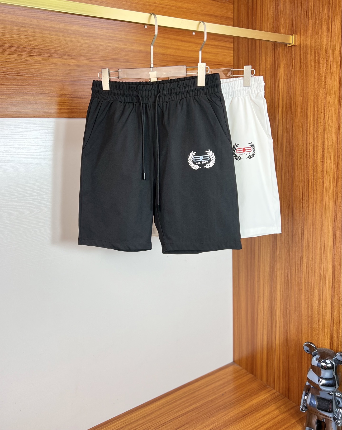 NO:483591,Balenciaga/Balenciaga 2025 spring and summer new products, complete three-standard shorts, no need to introduce the good products too much, look at the details, counter number M-XXXL 175/140 upper body suggestions L,,balenciaga,balenciaga, shorts,alexander wang19860909Balenciaga/巴黎世家 2025春夏新品 三标齐全 五分短裤 好货不用过多介绍 看细节 专柜码数M-XXXL 175/140上身建议L,,balenciaga,balenciaga,shorts,alexander wang,Men's clothing