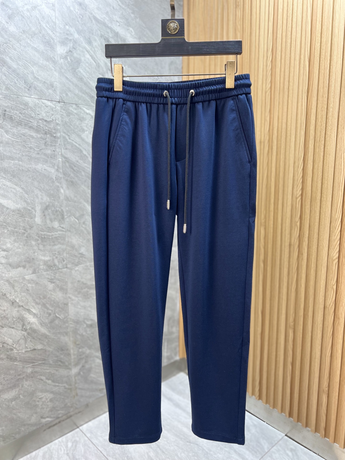 NO:437710,Hermes/Hermes 2025 spring and summer new products, complete three standards, casual pants, good products, don't need to introduce too much, look at the details, counter number 29-40 / 140 upper body suggestions 32,, hermes, hermes, alexander wang19860909Hermes/爱马仕 2025春夏新品 三标齐全 休闲裤 好货不用过多介绍 看细节 专柜码数29-40 /140上身建议32,,hermes,hermes,alexander wang,Men's clothing