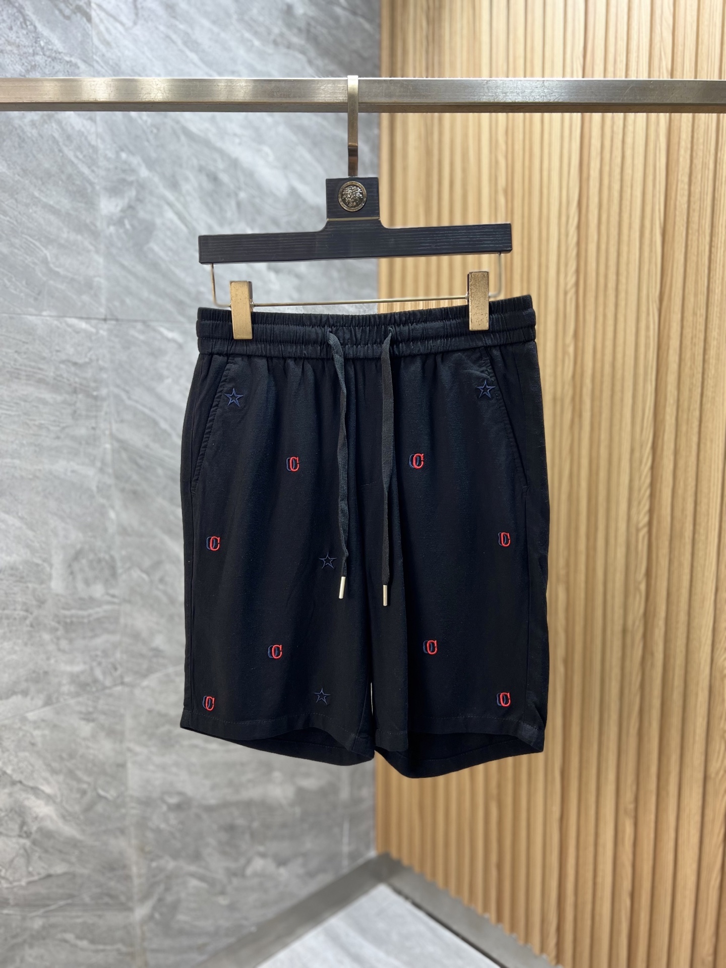 NO:428665,Guqi 2025 spring and summer new product, complete three-standard shorts casual pants, good products don’t need to be introduced too much, look at the details, counter number M-4XL 175/140 upper body suggestions L, shorts, alexander wang19860909古奇 2025春夏新品 三标齐全 短裤 休闲裤 好货不用过多介绍 看细节 专柜码数M-4XL 175/140上身建议L,,shorts,alexander wang,Men's clothing