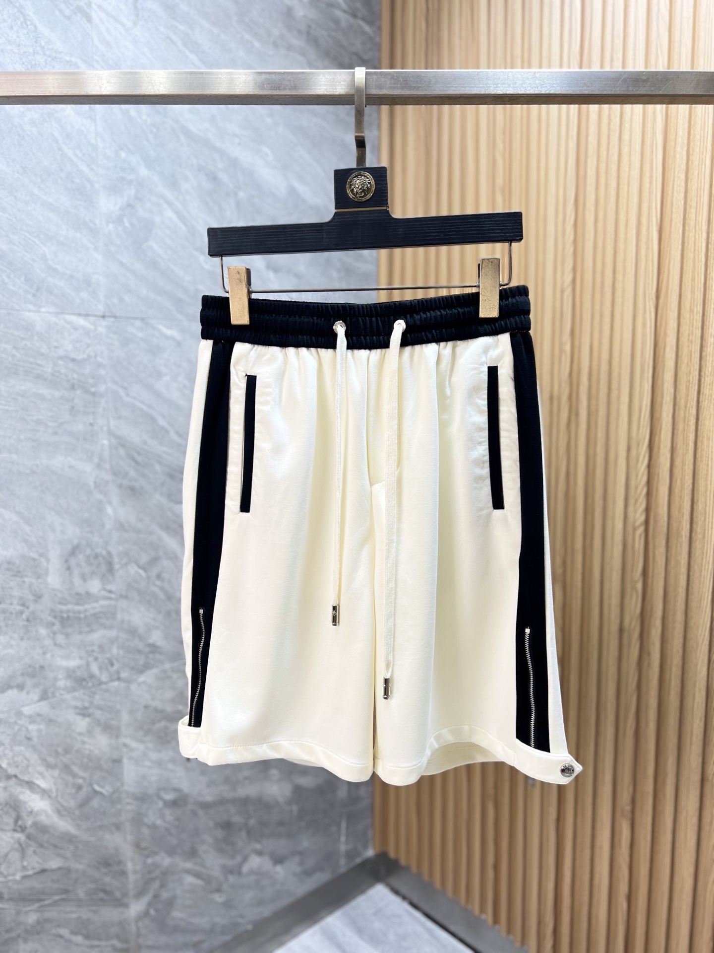 NO:428668,Moncler/Shirt 2025 Spring and Summer New Products, Complete Three Standards, Shorts, Casual Pants, Good Products, Don’t need to introduce too much, Look at the details, Counter Code M-4XL 175/140 Upper Body Suggestions L,, Moncler, shorts, alexander wang19860909Moncler/蒙口 2025春夏新品 三标齐全 短裤 休闲裤 好货不用过多介绍 看细节 专柜码数M-4XL 175/140上身建议L,,Moncler,shorts,alexander wang,Men's clothing