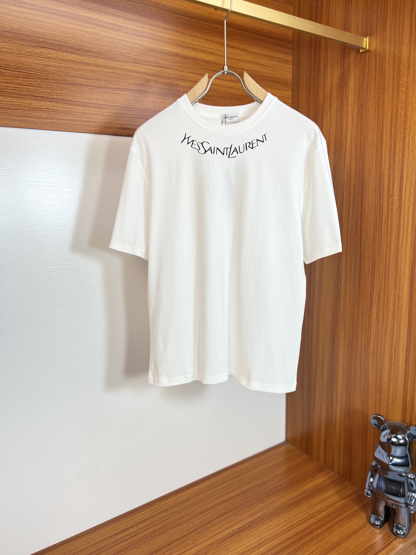 NO:469017,/Saint Laurent New products are available in spring and summer, complete three standards, mercerized cotton round neck short-sleeved T-shirt. Don't need to introduce too much good products. Look at the details. Counter code M-XXXL 175/Suggestions L,,,,saint laurent,T-shirt,tees,t-shirt,alexander wang19860909/圣罗兰 年春夏新品上新 三标齐全 丝光棉圆领短袖T恤 好货不用过多介绍 看细节 专柜码数M-XXXL 175/建议L,,,saint laurent,T-shirt,tees，t-shirt,alexander wang,Men's clothing