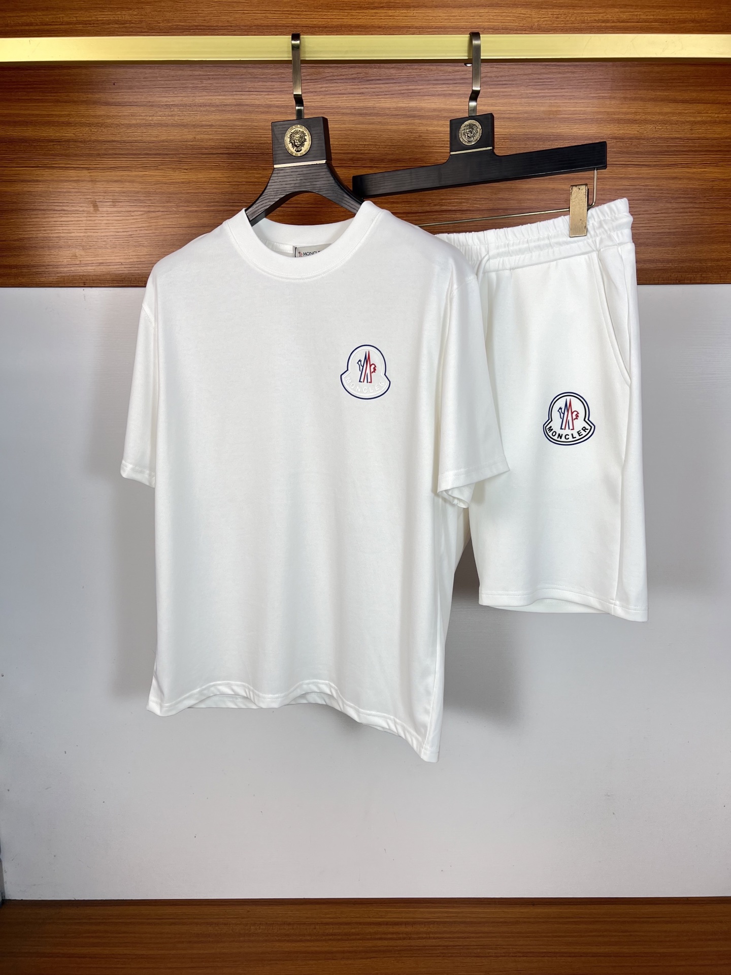 NO:469174,Set Moncler/Shirt New 2025 Spring and Summer New Products Complete Three Standards, Matchable Sets Don't need to introduce too much good products, look at the details. Counter code M-XXXL 175/Upper body suggestions L, Moncler, alexander wang19860909套装Moncler/蒙口 2025春夏新品 三标齐全 可搭配套装 好货不用过多介绍 看细节 专柜码数M-XXXL 175/上身建议L,,Moncler,alexander wang,Men's clothing