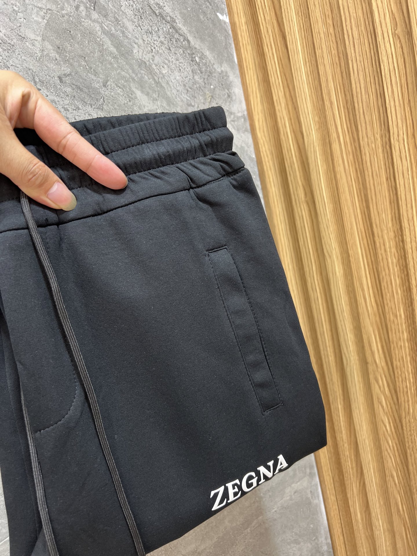 NO:441569,zZEGNA/Jenia Spring and summer new products, complete three standards, elastic pants, casual pants, good products, don't need to introduce too much, look at the details, counter number M-XXXL 175/140 upper body L,,zegna,alexander wang19860909zZEGNA/杰尼亚 春夏新品 三标齐全 松紧裤 休闲裤 好货不用过多介绍 看细节 专柜码数M-XXXL 175/140上身L,,zegna,alexander wang,Men's clothing