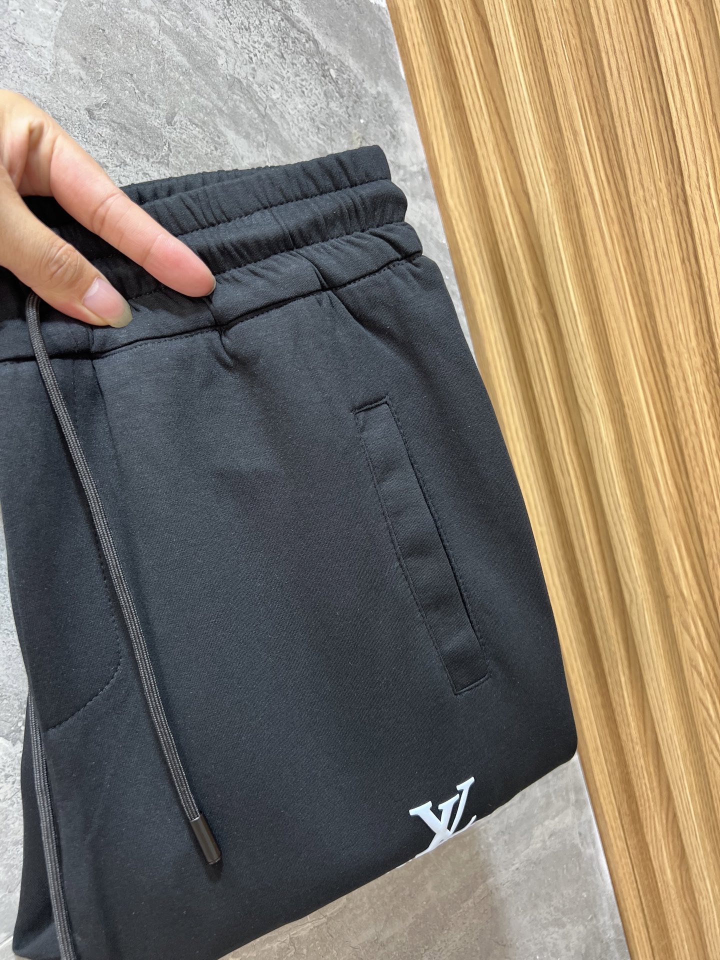 NO:441561,LV/Louis Vuitton Spring and summer new products, complete three standards, elastic pants, casual pants, good products, don't need to introduce too much, look at the details, counter number M-XXXL 175/140 upper body L,, louis vuitton,louis vuitton,alexander wang19860909LV/路易威登 春夏新品 三标齐全 松紧裤 休闲裤 好货不用过多介绍 看细节 专柜码数M-XXXL 175/140上身L,,louis vuitton,louis vuitton,alexander wang,Men's clothing