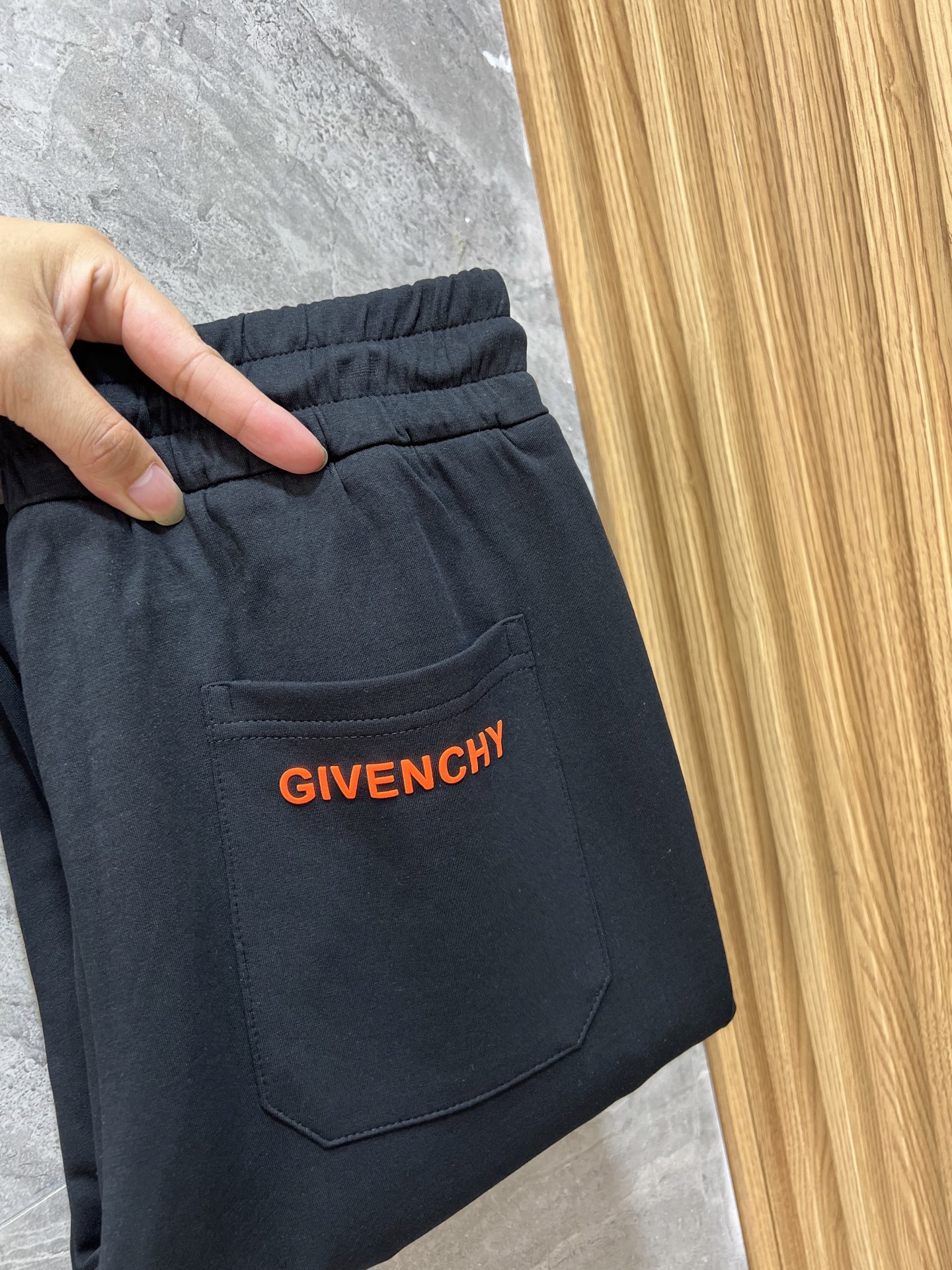 NO:441520,Givenchy Spring and summer new products, complete three standards, elastic pants, casual pants, good products, don't need to introduce too much, look at the details, counter number M-XXXL 175/140 upper body L,, given, given, given, alexander wang19860909give/纪梵希 春夏新品 三标齐全 松紧裤 休闲裤 好货不用过多介绍 看细节 专柜码数M-XXXL 175/140上身L,,givenchy,givenchy,alexander wang,Men's clothing