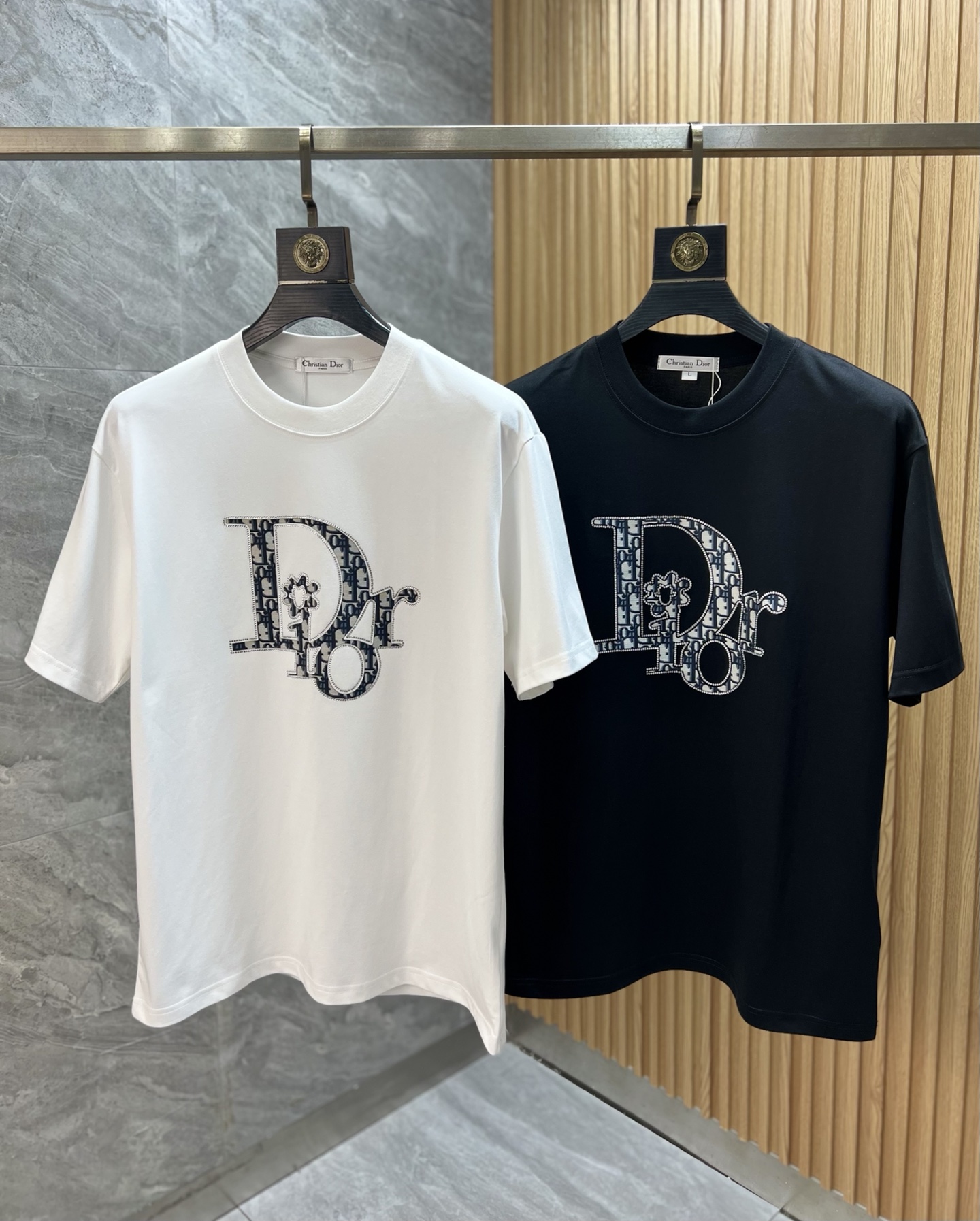 NO:457808,Dior/Dior 2025 spring and summer new product, complete three standards, round neck pure cotton short-sleeved T-shirt, no need to introduce too much good products, look at the details, counter code M-XXXXL 175/Suggestions L,,dior,dior,T-shirt,tees,t-shirt,alexander wang19860909Dior/迪奥 2025春夏新品 三标齐全 圆领纯棉短袖T恤 好货不用过多介绍 看细节 专柜码数M-XXXXL 175/建议L,,dior,dior,T-shirt,tees，t-shirt,alexander wang,Men's clothing