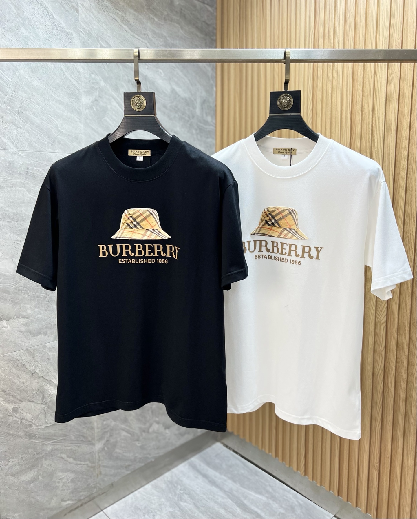 NO:462380,Burberry/Burberry 2025 Spring and Summer New Products, Complete Three Standards, Round Neck Pure Cotton Short-Sleeve T-shirts, Don’t need to introduce too much good products, look at the details, Counter Code M-XXXXL / Suggestions, burberry, burberry, T-shirt, tees, t-shirt, alexander wang19860909Burberry/巴宝莉 2025春夏新品 三标齐全 圆领纯棉短袖T恤 好货不用过多介绍 看细节 专柜码数M-XXXXL /建议L,,burberry,burberry,T-shirt,tees，t-shirt,alexander wang,Men's clothing