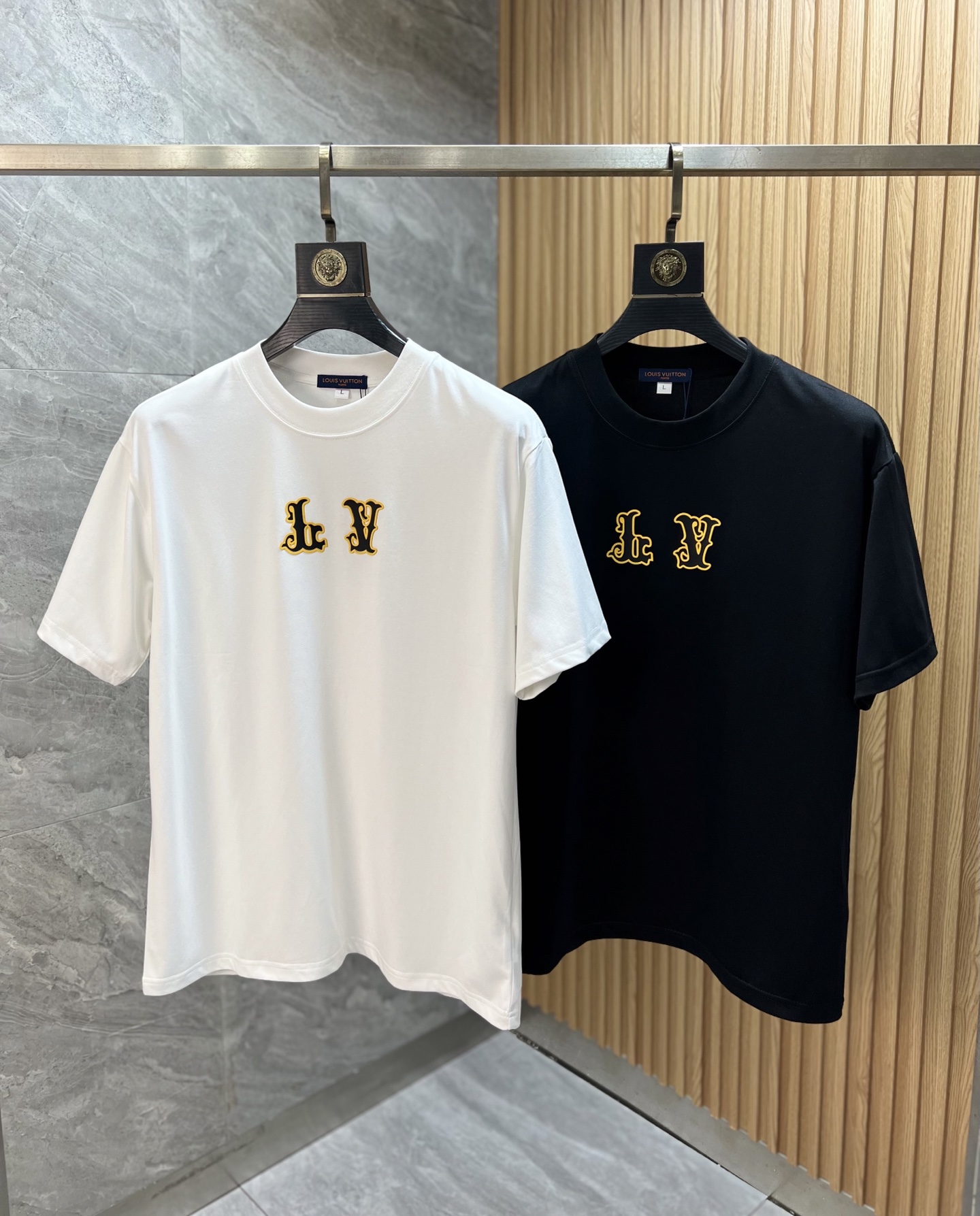 NO:462389,LV/Louis Vuitton 2025 Spring and Summer New Products, Complete Three Standards, Round Neck Pure Cotton Short-Sleeve T-Shirts, Don’t need to introduce too much good products, look at the details, Counter Code M-XXXXL / Suggestions, L,,louis vuitton,louis vuitton,T-shirt,tees,t-shirt,alexander wang19860909LV/路易威登 2025春夏新品 三标齐全 圆领纯棉短袖T恤 好货不用过多介绍 看细节 专柜码数M-XXXXL /建议L,,louis vuitton,louis vuitton,T-shirt,tees，t-shirt,alexander wang,Men's clothing