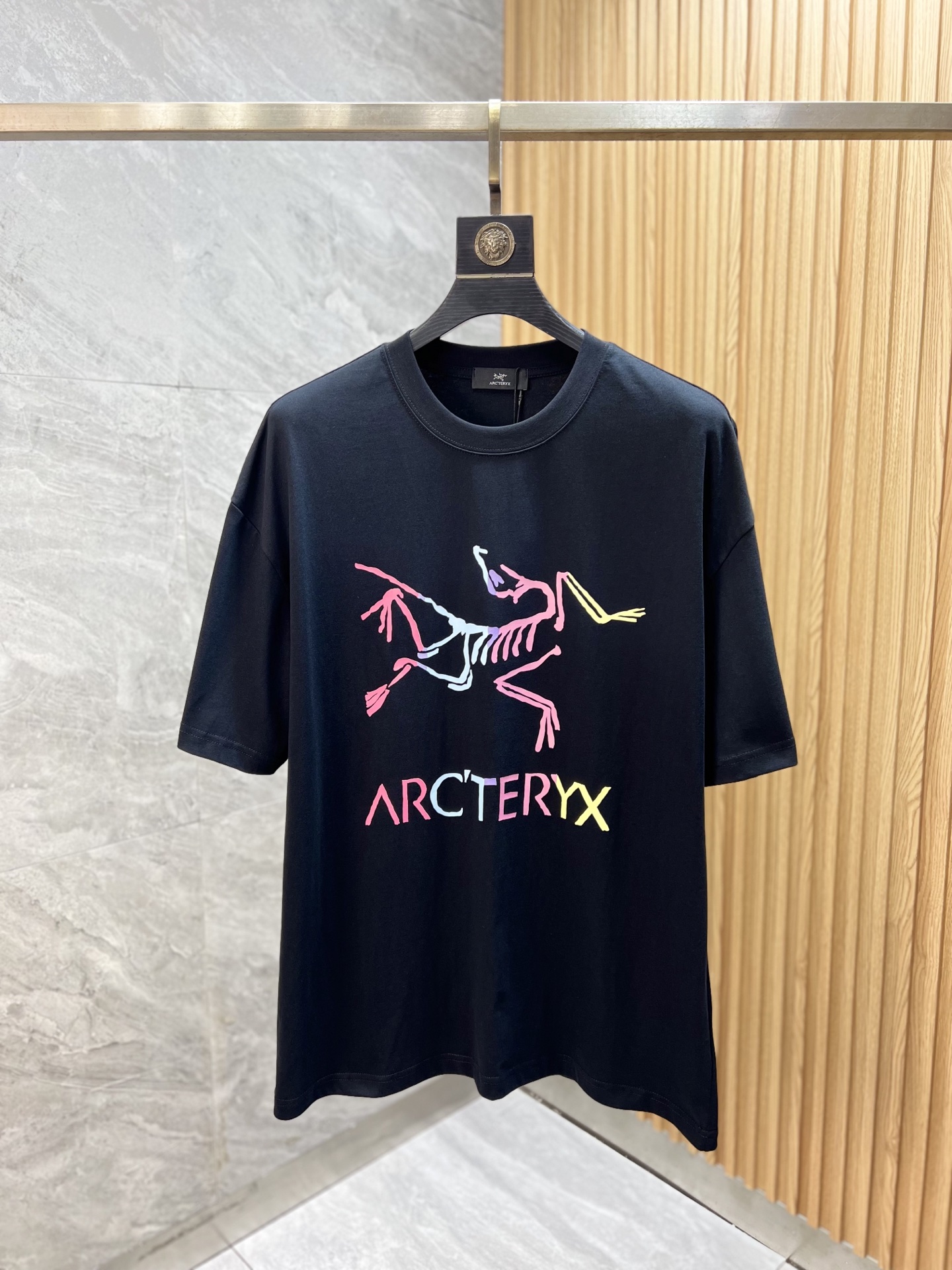 NO:457811,Arc/Architecture Bird New Products for Spring and Summer 2025 are available in new spring and summer. Three standards are complete. Round neck short-sleeved T-shirt. Don’t need to introduce too much good products. Look at the details. Counter code M-XXL 175/Suggestions M, arc'teryx, T-shirt,tees, t-shirt,alexander wang19860909Arc/始祖鸟 2025年春夏新品上新 三标齐全 圆领短袖T恤 好货不用过多介绍 看细节 专柜码数M-XXL 175/建议M,arc'teryx,T-shirt,tees，t-shirt,alexander wang,Men's clothing
