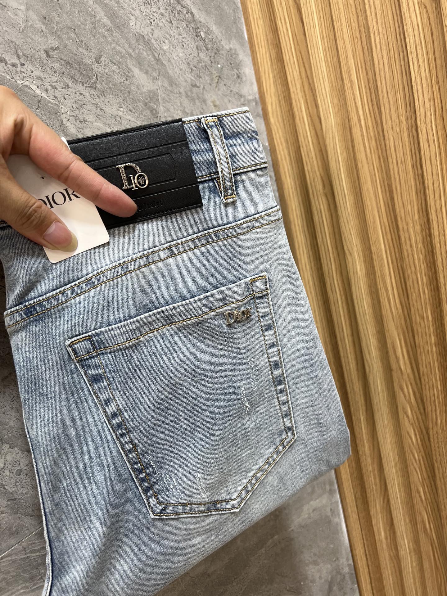 NO:507907,Dior/Dior 2025 spring and summer new products, complete three standards, jeans, good products, don't need to be introduced too much, look at the details, counter number 29-38, 175/140 upper body 32,,dior,dior,jeans,alexander wang19860909Dior/迪奥 2025春夏新品 三标齐全 牛仔裤 好货不用过多介绍 看细节 专柜码数29-38 175/140上身32码,,dior,dior,jeans,alexander wang,Men's clothing