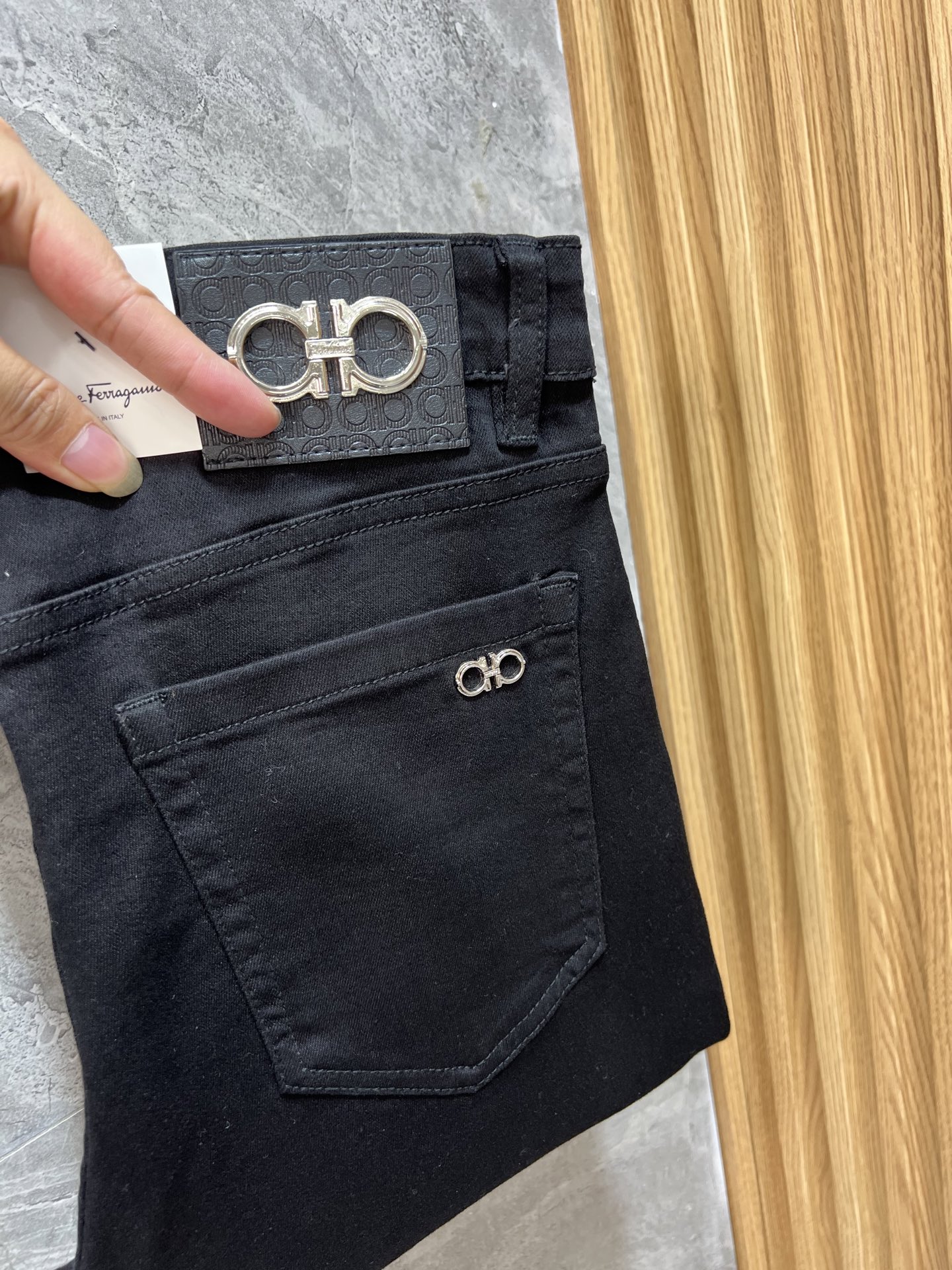 NO:507910,SF/Ferragamo 2025 spring and summer new product, complete three standards, jeans, good products, don't need to be introduced too much, look at the details, counter code number 29-38 175/140 upper body 32 sizes, ferragamo, jeans, alexander wang19860909SF/菲拉格慕 2025春夏新品 三标齐全 牛仔裤 好货不用过多介绍 看细节 专柜码数29-38 175/140上身32码,,ferragamo,jeans,alexander wang,Men's clothing