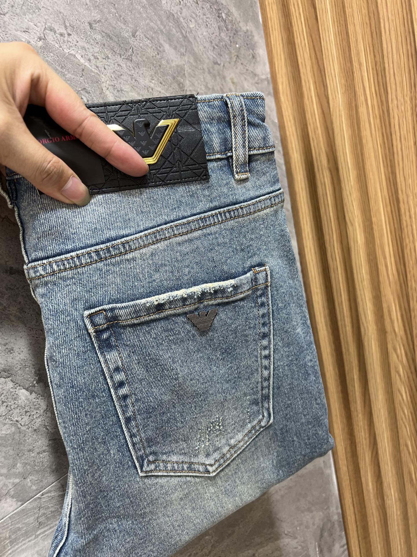 NO:507902,Armani/Armani 2025 spring and summer new products, complete three standards, jeans, good products, don't need to be introduced too much, look at the details, counter number 29-38, 175/140 upper body 32,,armani,armani,jeans,alexander wang19860909Armani/阿玛尼 2025春夏新品 三标齐全 牛仔裤 好货不用过多介绍 看细节 专柜码数29-38 175/140上身32码,,armani,armani,jeans,alexander wang,Men's clothing