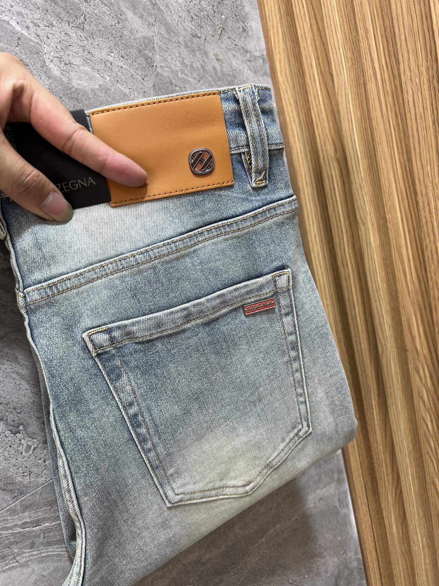 NO:507905,zZEGNA/Jenia 2025 spring and summer new product, complete three standards, jeans, good products, don't need to introduce too much, look at the details, counter number 29-38 175/140 upper body 32, zegna, jeans, alexander wang19860909zZEGNA/杰尼亚 2025春夏新品 三标齐全 牛仔裤 好货不用过多介绍 看细节 专柜码数29-38 175/140上身32码,,zegna,jeans,alexander wang,Men's clothing