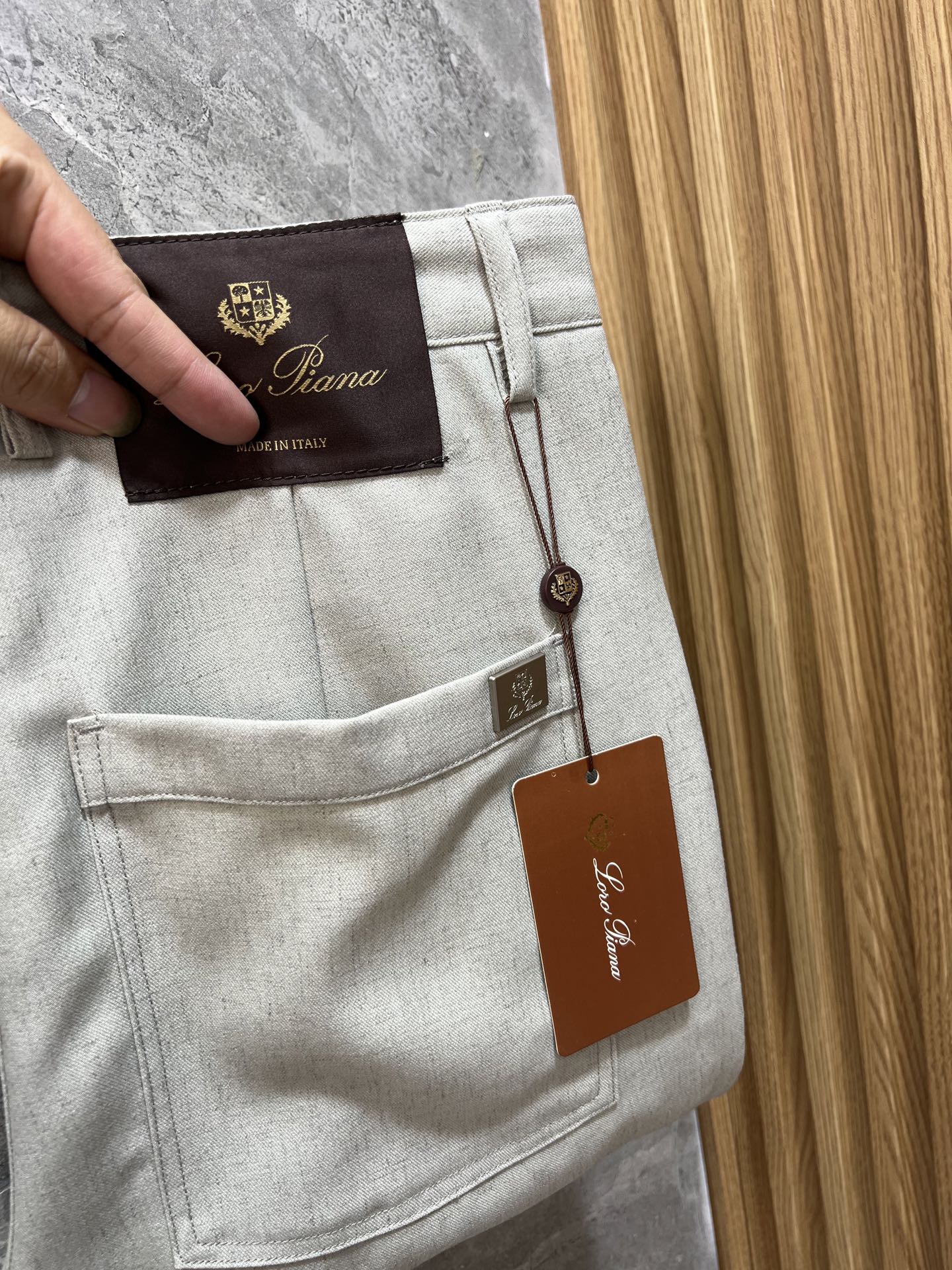 NO:452074,LP Spring and summer new products, complete three-standard trousers, casual pants, good products, don't need to introduce too much, look at the details, counter number 29-36 / 140 upper body 32 sizes,,loro piano,alexander wang19860909LP 春夏新品 三标齐全 西裤 休闲裤 好货不用过多介绍 看细节 专柜码数29-36 /140上身32码,,loro piana,alexander wang,Men's clothing