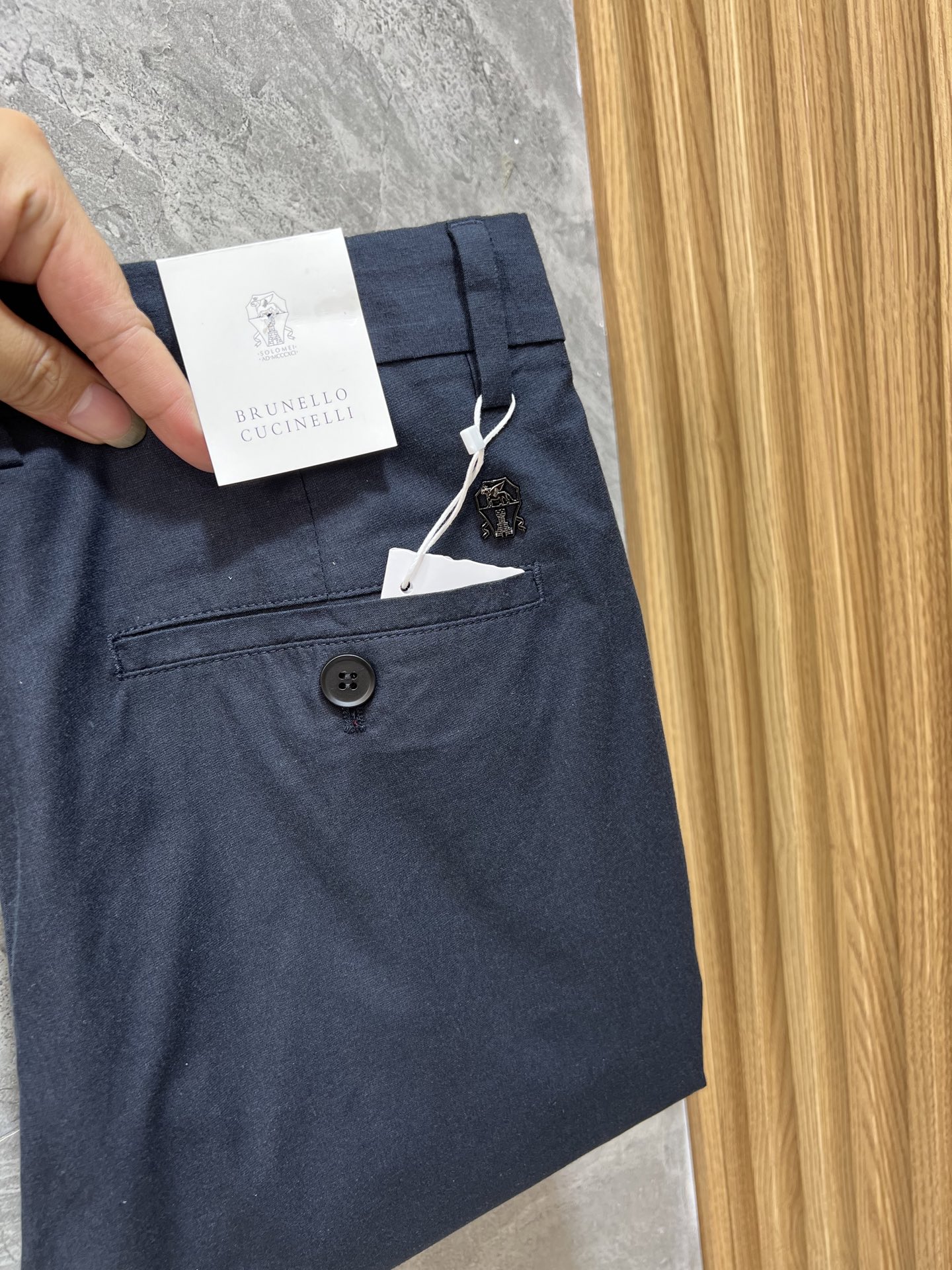 NO:452084,BC 2025 Spring and Summer New Products, Complete Three Standards, Trousers, Casual Pants, Good Products, Don’t need to introduce too much, look at the details, Counter code 29-36 / 140 upper body 32 sizes,,alexander wang19860909BC 2025春夏新品 三标齐全 西裤 休闲裤 好货不用过多介绍 看细节 专柜码数29-36 /140上身32码,,alexander wang,Men's clothing