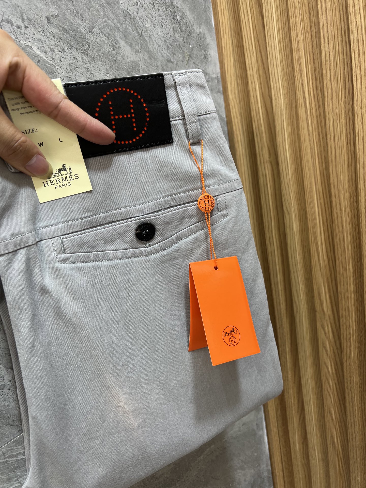NO:452088,Hermes/Hermes 2025 spring and summer new products, complete three-standard trousers, casual pants, good products, don't need to introduce too much, look at the details, counter number 29-36 / 140 upper body 32 sizes,,hermes,hermes,alexander wang19860909Hermes/爱马仕 2025春夏新品 三标齐全 西裤 休闲裤 好货不用过多介绍 看细节 专柜码数29-36 /140上身32码,,hermes,hermes,alexander wang,Men's clothing