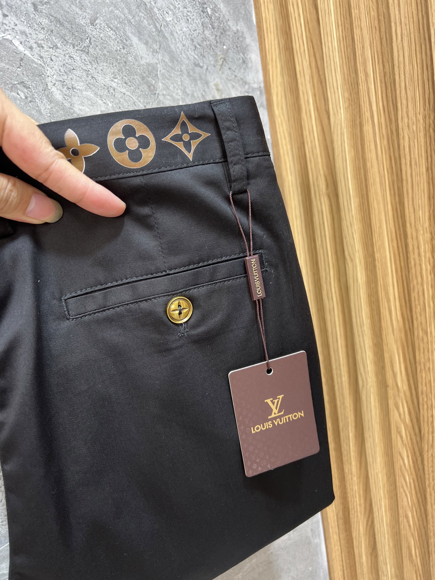 Louis Vuitton 2025 Spring/Summer Black Casual Pants, Size 29-36 2 i1749986351693 8564 0 8