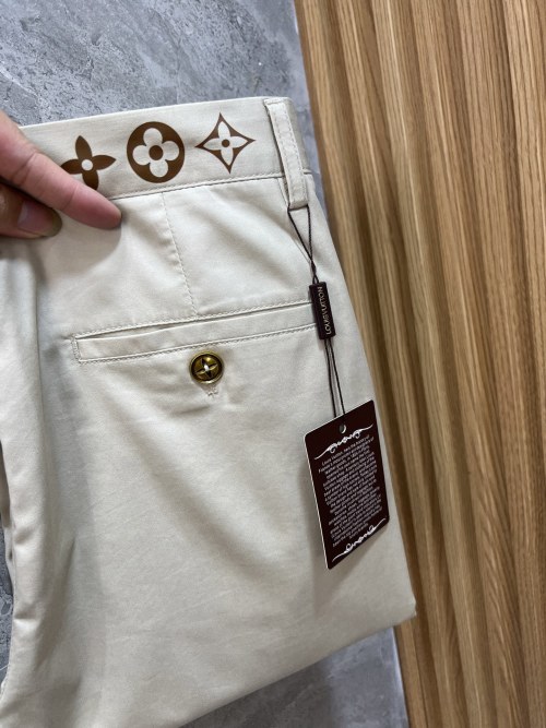 Louis Vuitton 2025 Spring/Summer Men's Beige Casual Trousers, Sizes 29-36 1 Louis Vuitton 2025 Spring/Summer Men's Beige Casual Trousers, Sizes 29-36