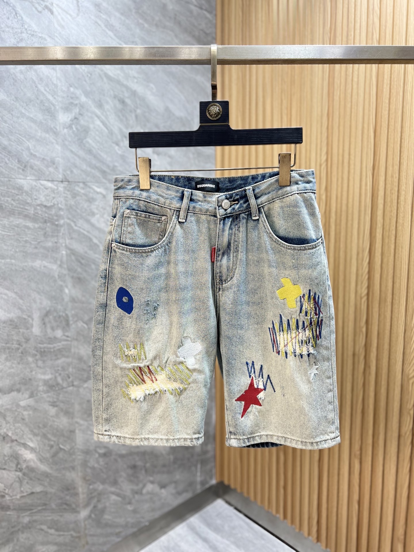 NO:457799,DQ2 2025 Spring and Summer New Products, Complete Three Standards, Jeans, Don’t need to introduce too much good products, look at the details, the counter number is 29-38 / 140 upper body 32, jeans, alexander wang19860909DQ2 2025春夏新品 三标齐全 牛仔裤 好货不用过多介绍 看细节 专柜码数29-38 /140上身32码,,jeans,alexander wang,Men's clothing