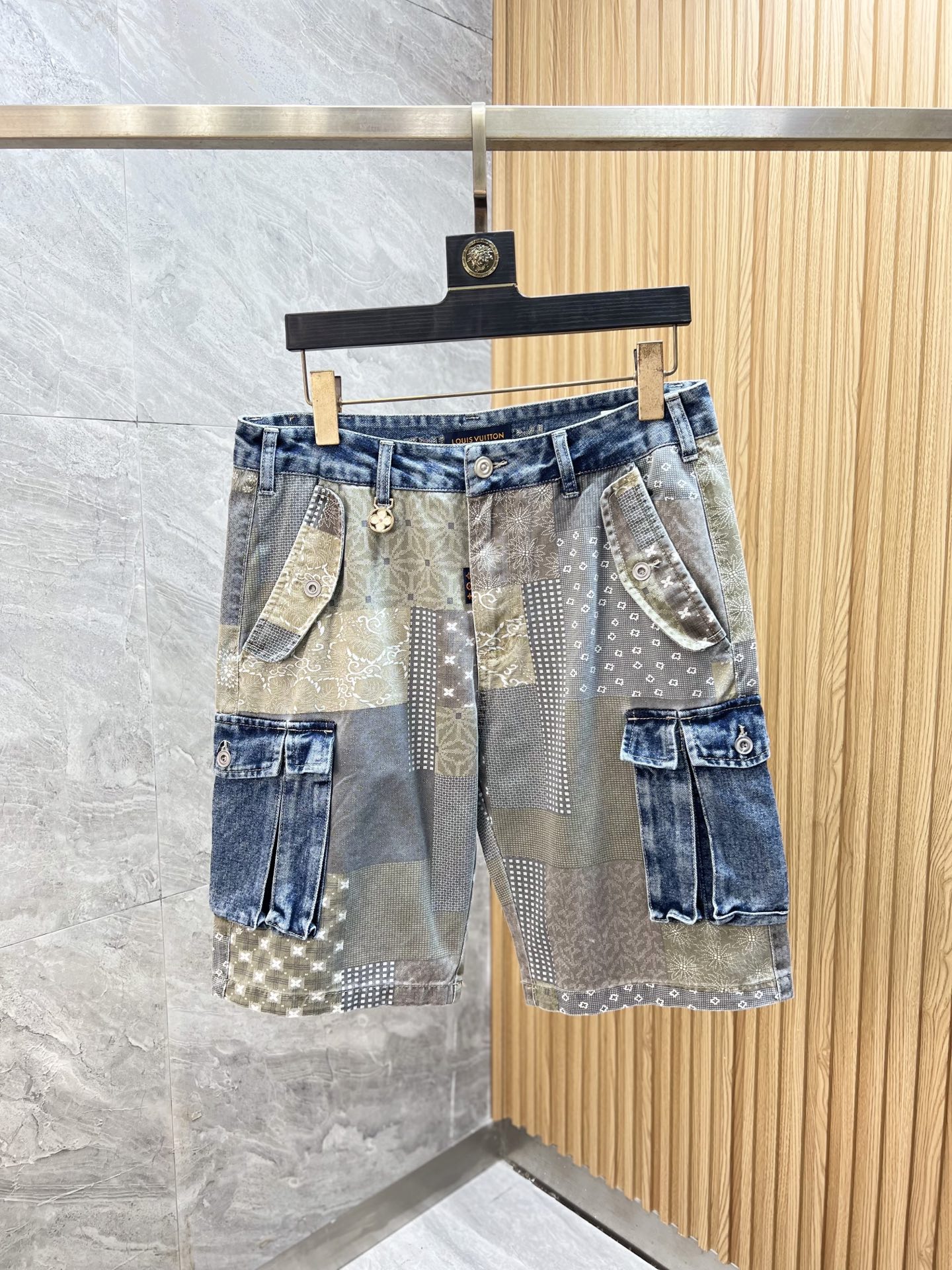NO:457765,LV/Louis Vuitton 2025 Spring and Summer New Products, Complete Three Standards, Jeans, Good Products, Don’t need to introduce too much, look at the details, Counter codes 29-38 / 140 upper body 32,,louis vuitton,louis vuitton,jeans,alexander wang19860909LV/路易威登 2025春夏新品 三标齐全 牛仔裤 好货不用过多介绍 看细节 专柜码数29-38 /140上身32码,,louis vuitton,louis vuitton,jeans,alexander wang,Men's clothing