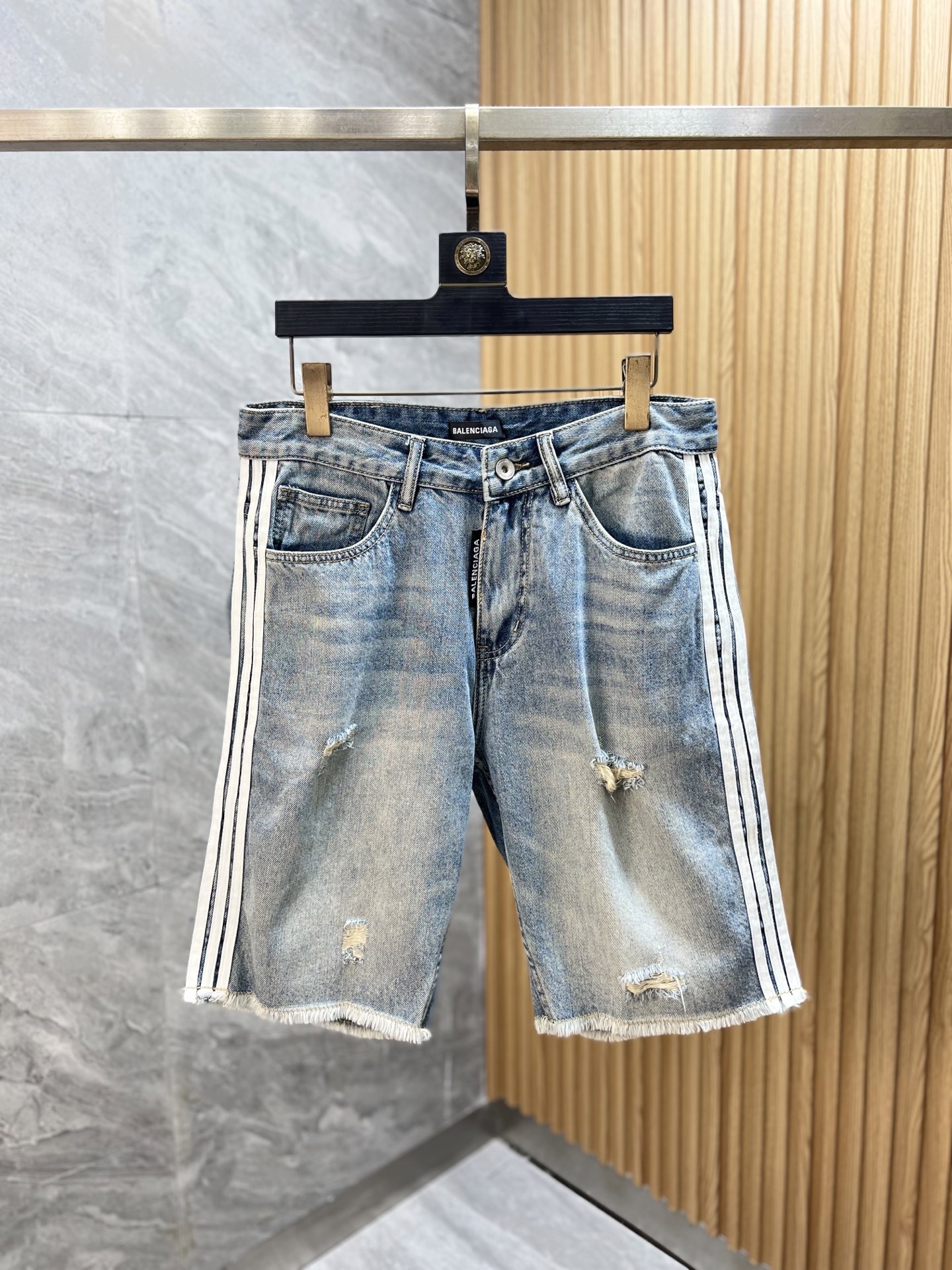 NO:457775,Balenciaga/Balenciaga Spring and Summer 2025 New Products, Complete Three Standards, Jeans, Don’t need to introduce too much good products, look at the details, Counter code number 29-38 175/32 upper body size,,balenciaga,balenciaga,jeans,alexander wang19860909Balenciaga/巴黎世家 2025春夏新品 三标齐全 牛仔裤 好货不用过多介绍 看细节 专柜码数29-38 175/上身32码,,balenciaga,balenciaga,jeans,alexander wang,Men's clothing