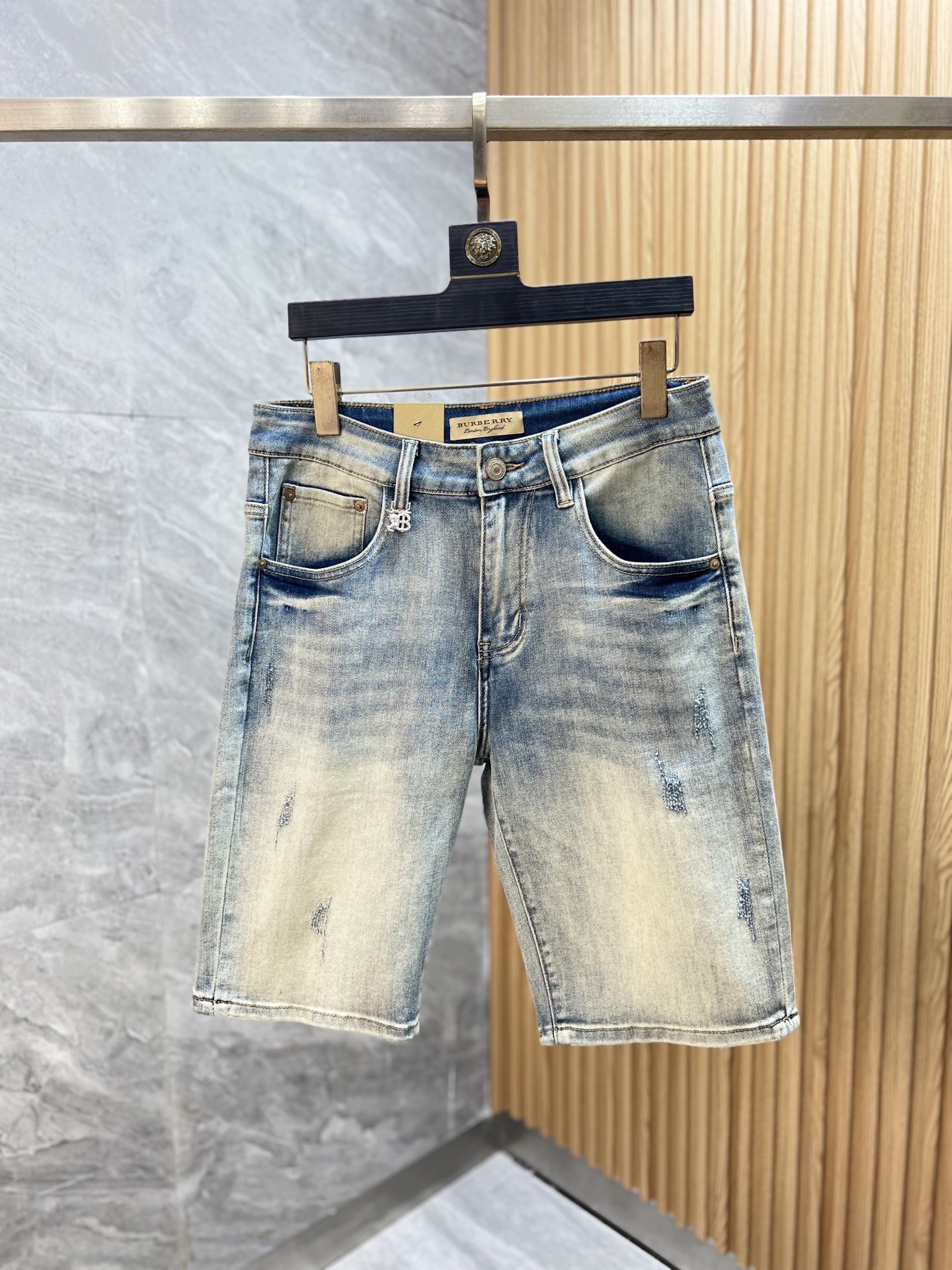 NO:457785,Burberry/Burberry 2025 Spring and Summer New Products, Complete Three Standards, Jeans, Good Products, Don’t need to introduce too much, look at the details, Counter code 29-38 175/32 upper body,,burberry,burberry,jeans,alexander wang19860909Burberry/巴宝莉 2025春夏新品 三标齐全 牛仔裤 好货不用过多介绍 看细节 专柜码数29-38 175/上身32码,,burberry,burberry,jeans,alexander wang,Men's clothing