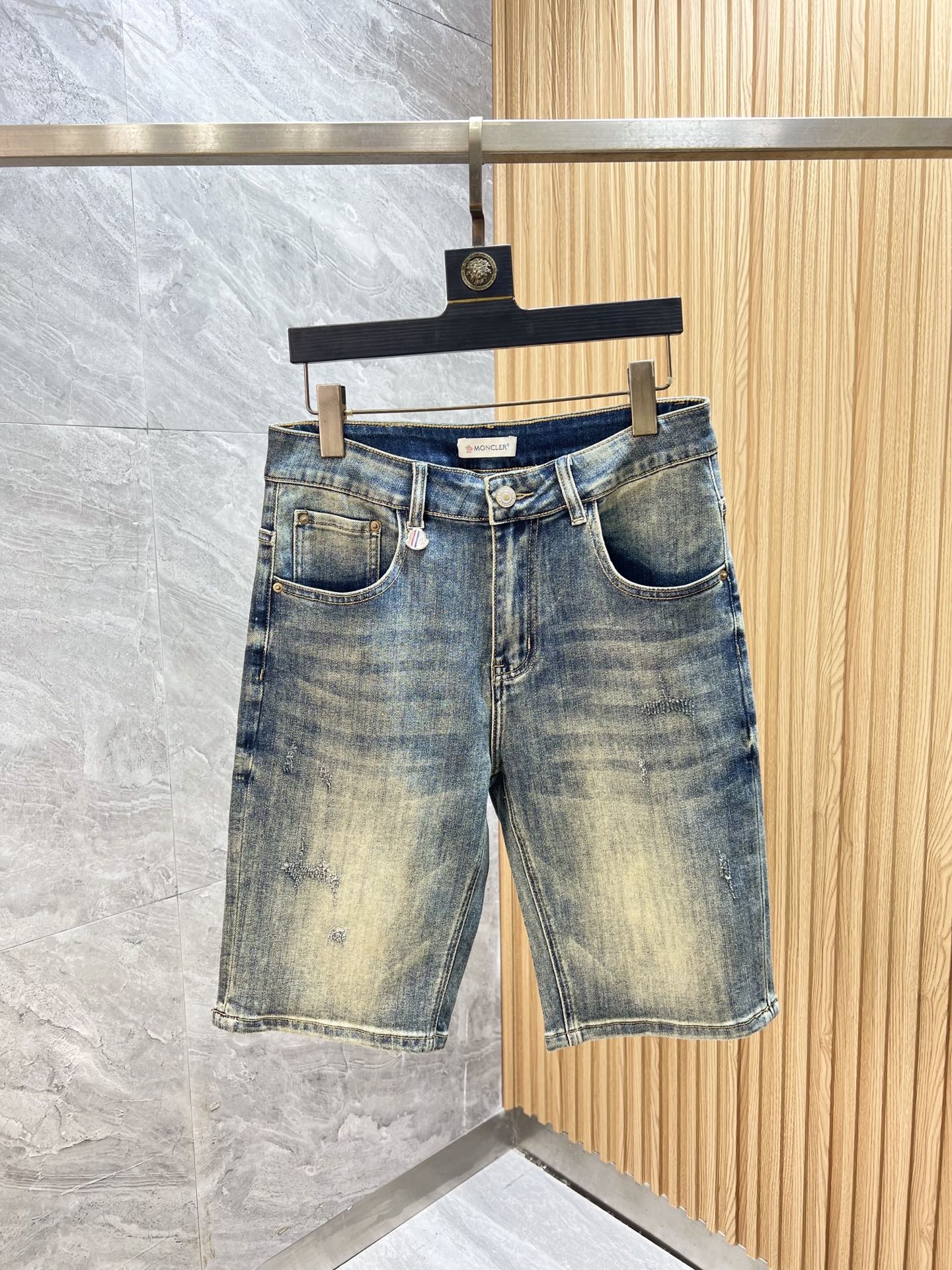 NO:457796,Moncler/Shirt 2025 Spring and Summer New Products, Complete Three Standards, Jeans, Don’t need to introduce too much good products, look at the details, Counter code number 29-38 175/32 upper body size,,Moncler,jeans,alexander wang19860909Moncler/蒙口 2025春夏新品 三标齐全 牛仔裤 好货不用过多介绍 看细节 专柜码数29-38 175/上身32码,,Moncler,jeans,alexander wang,Men's clothing