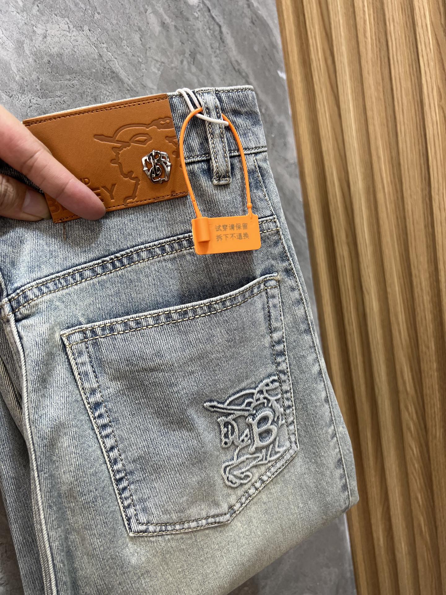 NO:457772,Burberry/Burberry 2025 Spring and Summer New Products, Complete Three Standards, Jeans, Don’t need to introduce too much good products, look at the details, the counter number is 29-38 / 140 upper body 32,,burberry,burberry,jeans,alexander wang19860909Burberry/巴宝莉 2025春夏新品 三标齐全 牛仔裤 好货不用过多介绍 看细节 专柜码数29-38 /140上身32码,,burberry,burberry,jeans,alexander wang,Men's clothing