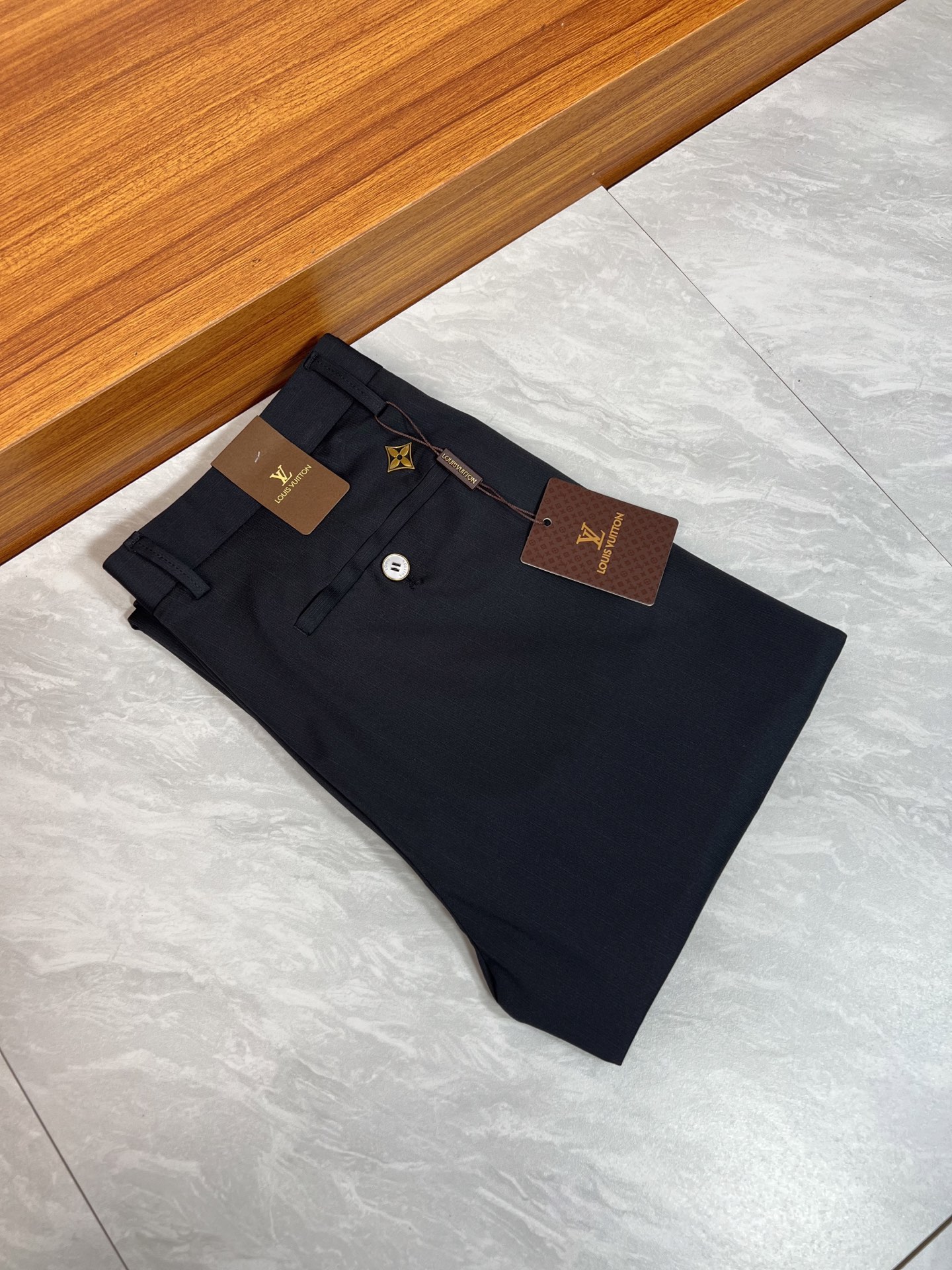 NO:459264,LV/Louis Vuitton 2025 Spring and Summer New Products, Complete Three Standards, Trousers, Casual Pants, Good Products, Don't need to introduce too much, look at the details, Counter code 29-36, 175/140, 32 upper body sizes,,louis vuitton,louis vuitton,alexander wang19860909LV/路易威登 2025春夏新品 三标齐全 西裤 休闲裤 好货不用过多介绍 看细节 专柜码数29-36 175/140上身32码,,louis vuitton,louis vuitton,alexander wang,Men's clothing