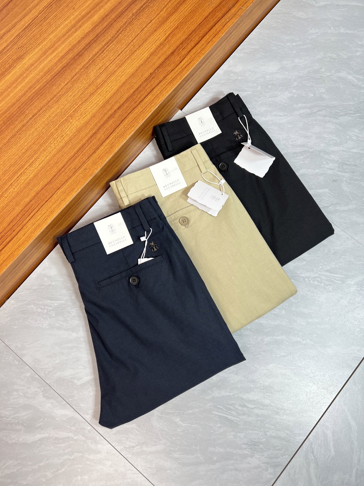 NO:459290,BC 2025 Spring and Summer New Products, Complete Three Standards, Trousers, Casual Pants, Good Products, Don’t need to introduce too much, look at the details, Counter code 29-36, 175/140, 32 upper body sizes,,alexander wang19860909BC 2025春夏新品 三标齐全 西裤 休闲裤 好货不用过多介绍 看细节 专柜码数29-36 175/140上身32码,,alexander wang,Men's clothing