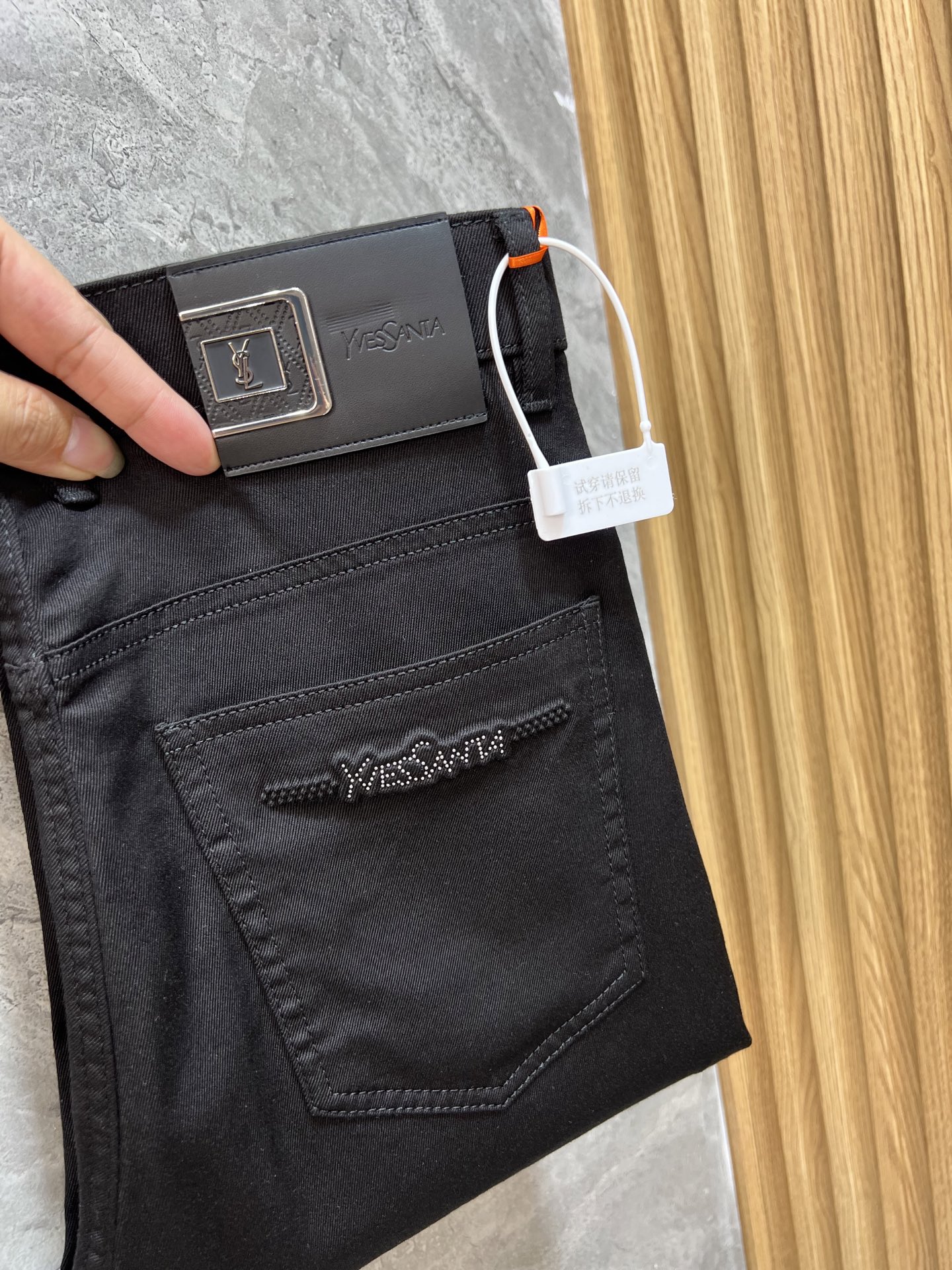 NO:465693,Saint Laurent 2025 spring and summer new product, complete three standards, jeans, good products, don't need to be introduced too much, look at the details, counter number 29-38 / 140 upper body 32,,saint laurent,jeans,alexander wang19860909圣罗兰 2025春夏新品 三标齐全 牛仔裤 好货不用过多介绍 看细节 专柜码数29-38 /140上身32码,,saint laurent,jeans,alexander wang,Men's clothing