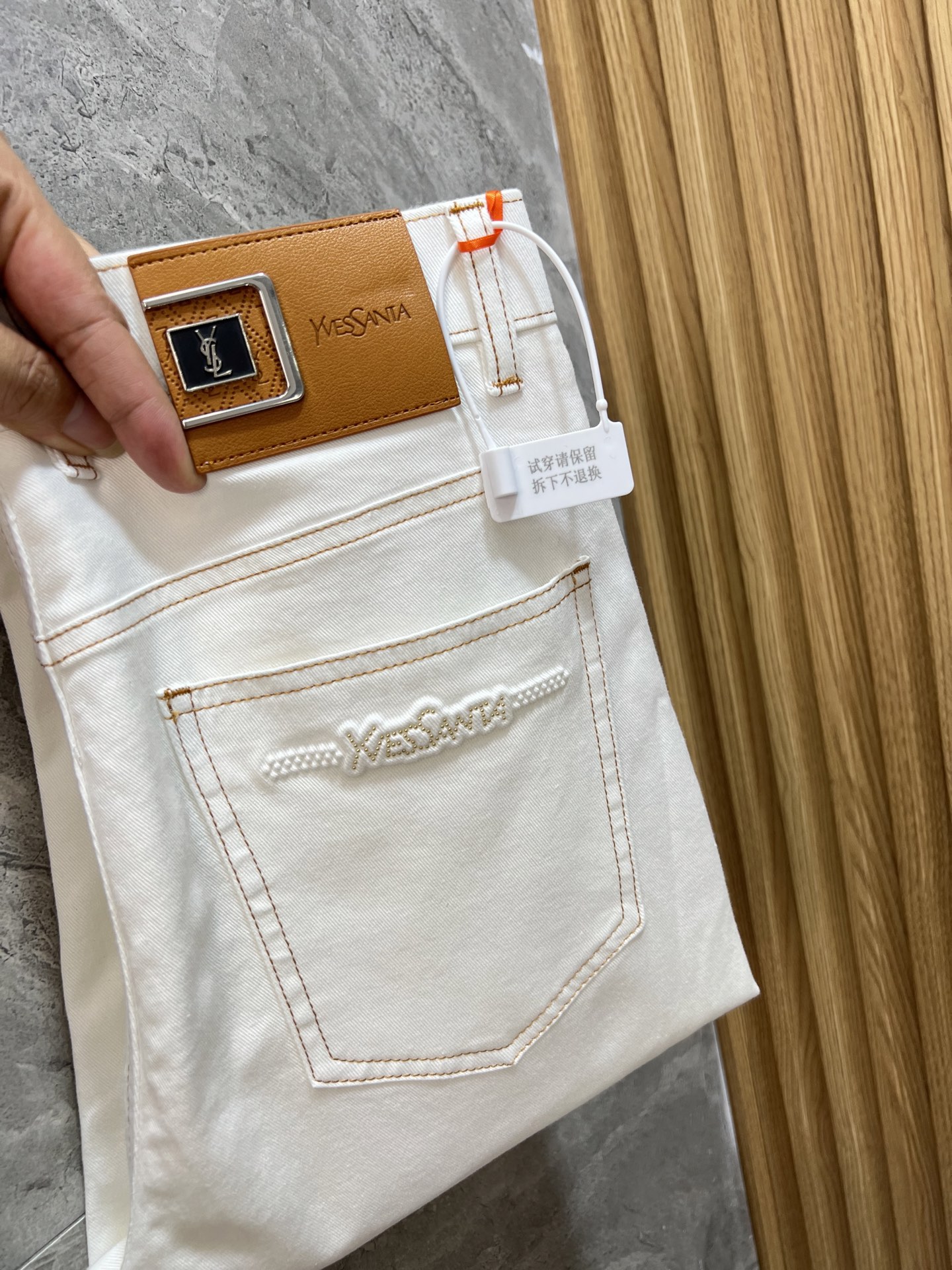 NO:465710,Saint Laurent 2025 spring and summer new product, complete three standards, jeans, good products, don't need to be introduced too much, look at the details, counter number 29-38 / 140 upper body 32,,saint laurent,jeans,alexander wang19860909圣罗兰 2025春夏新品 三标齐全 牛仔裤 好货不用过多介绍 看细节 专柜码数29-38 /140上身32码,,saint laurent,jeans,alexander wang,Men's clothing